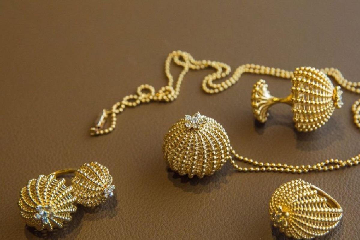 Cartier Cactus De Cartier 18K Gold 0.40 Carat Diamond Pendant Chain Necklace In Excellent Condition In New York, NY