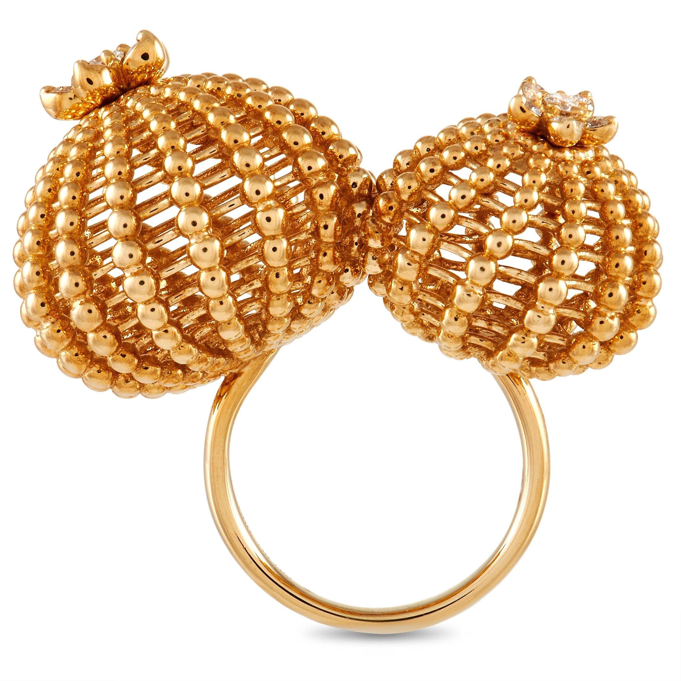 Dieser Ring aus der Cartier Cactus de Cartier Collection zeichnet sich durch eine kühne, künstlerische Ästhetik aus. Dieses makellos gearbeitete Schmuckstück aus 18 Karat Gelbgold besteht aus einem Paar strukturierter Kugeln, die mit Diamanten von