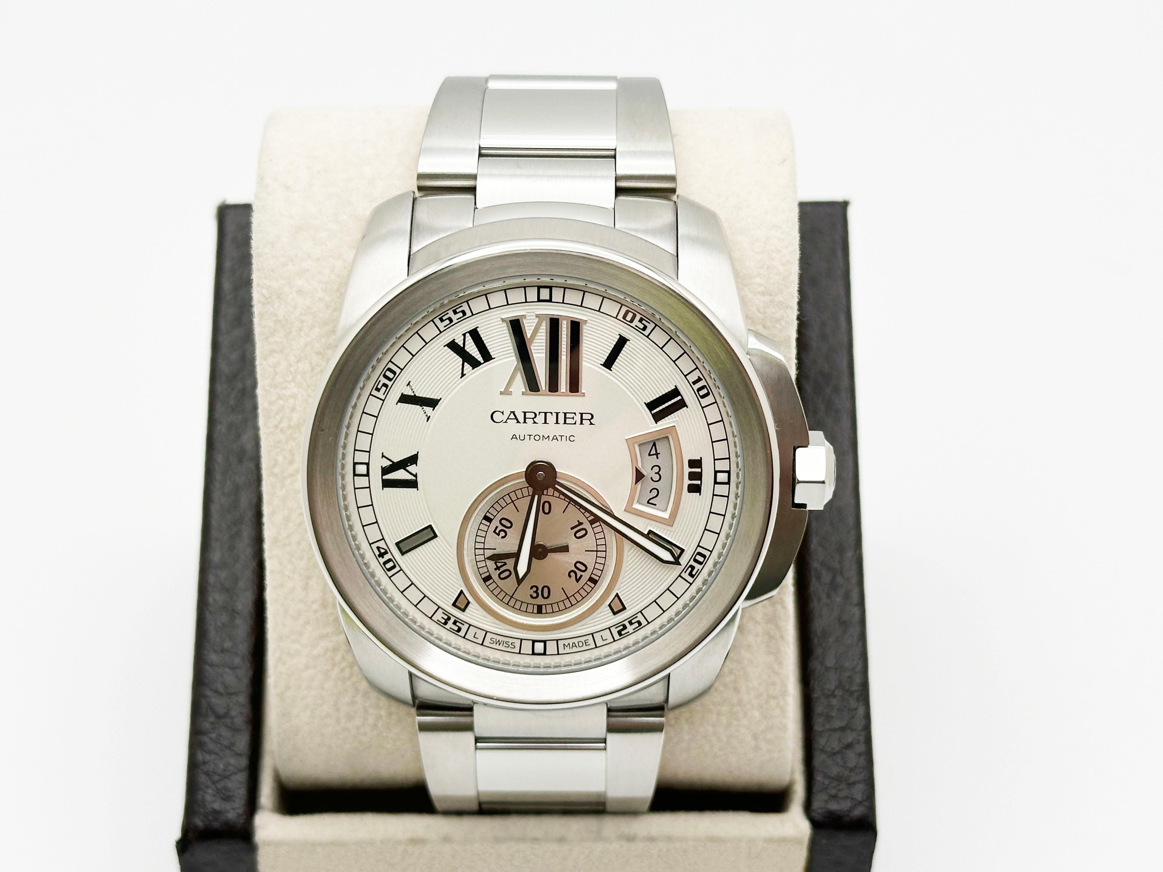 Numero di stile: Ref 3389

 

Model: Cartier Calibre 

 

Materiale della cassa: Acciaio inossidabile 

 

Fascia: Acciaio inossidabile 

 

Lunetta: Acciaio inossidabile 

 

Quadrante: Quadrante Silver 

 

Volto: Cristallo di zaffiro 

