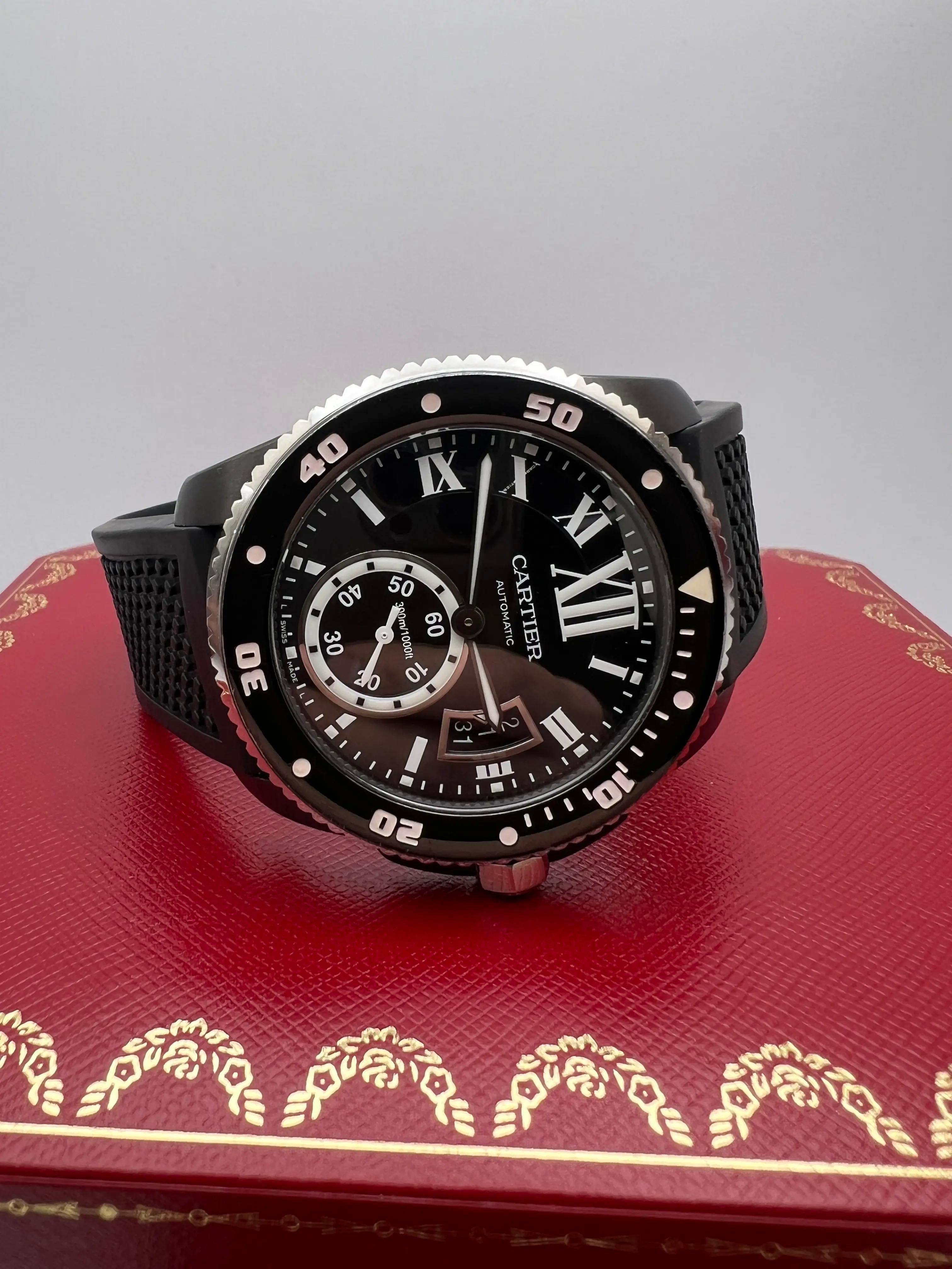 The Cartier Calibre de Cartier Diver 42mm (reference WSCA0006) is a distinctive timepiece that seamlessly blends Cartier's refined aesthetics with robust functionality. Crafted from stainless steel, the 42mm case features a unidirectional rotating