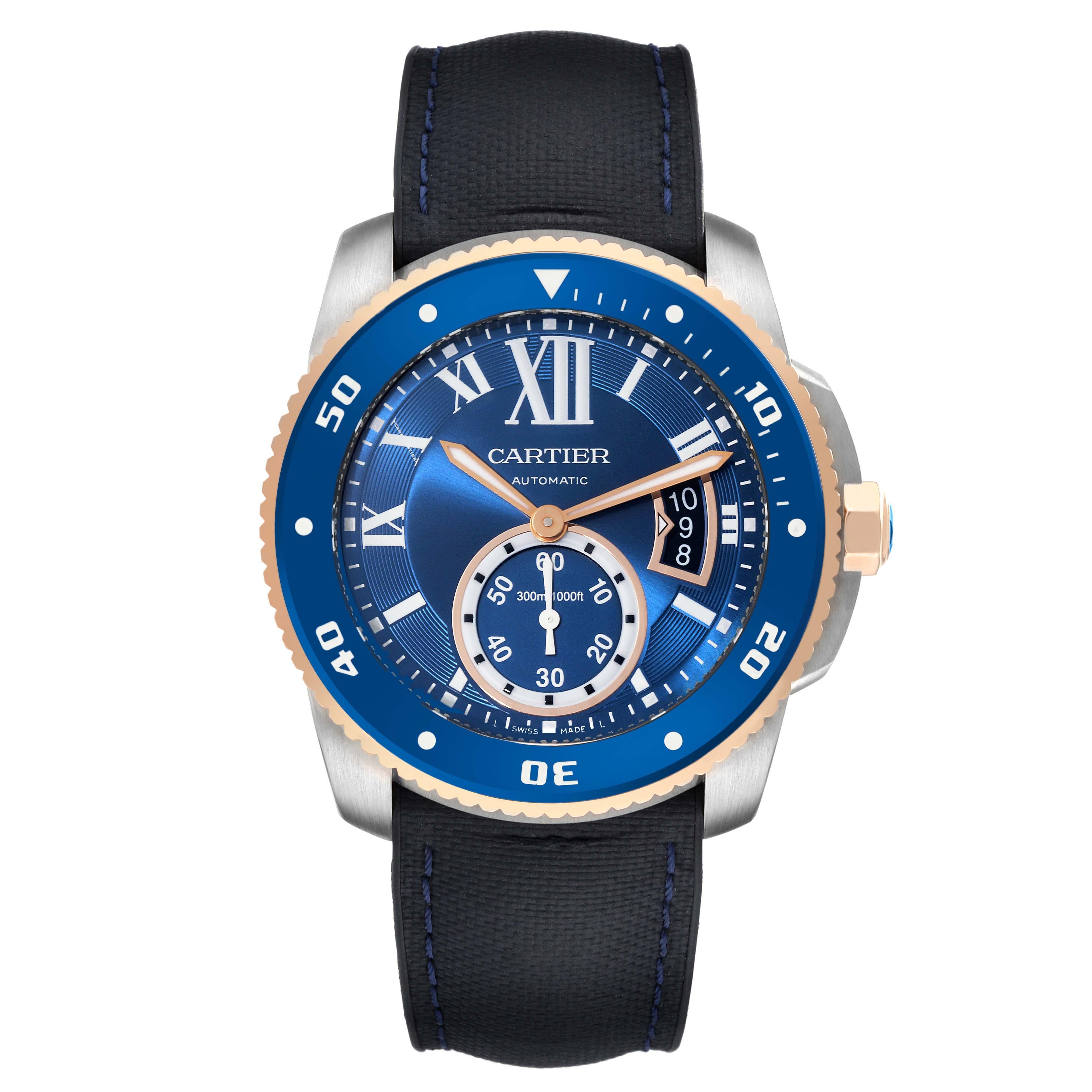 Cartier Calibre Diver Stahl Rose Gold Blau Zifferblatt Herrenuhr W2CA0008. Automatisches Uhrwerk mit Selbstaufzug. Rundes Edelstahlgehäuse mit einem Durchmesser von 42.0 mm. Achteckige Krone aus 18 Karat Roségold, besetzt mit facettiertem blauem