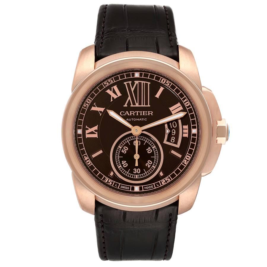 Cartier Calibre Rose Gold Braunes Zifferblatt Automatische Herrenuhr W7100007. Automatisches Uhrwerk mit automatischem Aufzug. Rundes Gehäuse aus 18 Karat Roségold mit einem Durchmesser von 42 mm. Krone aus 18 Karat Roségold, besetzt mit einem