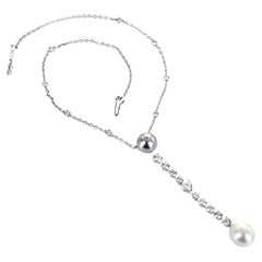 Cartier, collezione Calin: collana a lariat con diamante a forma di cuore, perla tahitiana dei Mari del Sud e oro