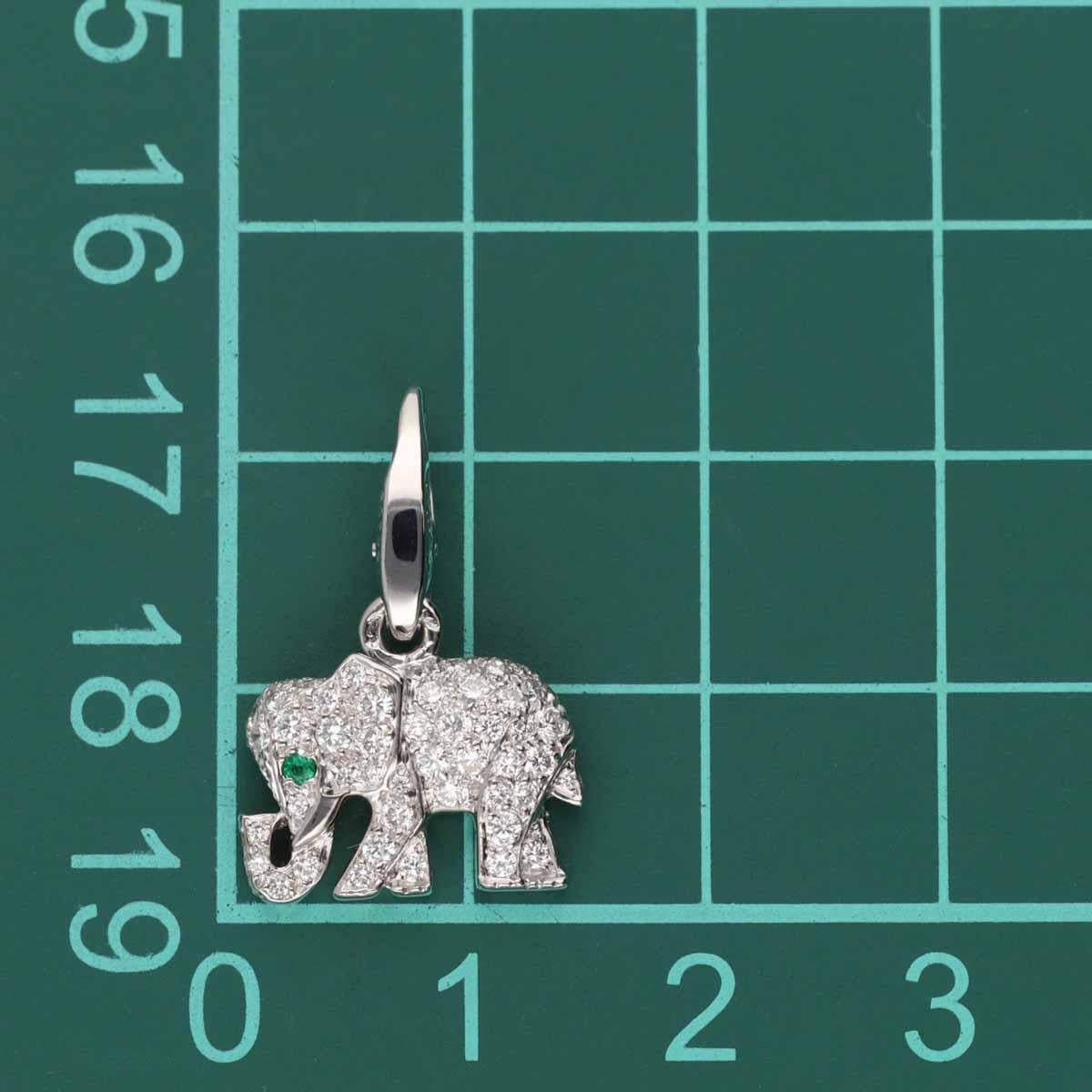 Pendentif éléphant en or blanc 750 18 carats avec émeraude et diamant Cartier Candy Charm in 750 18 carats Unisexe en vente