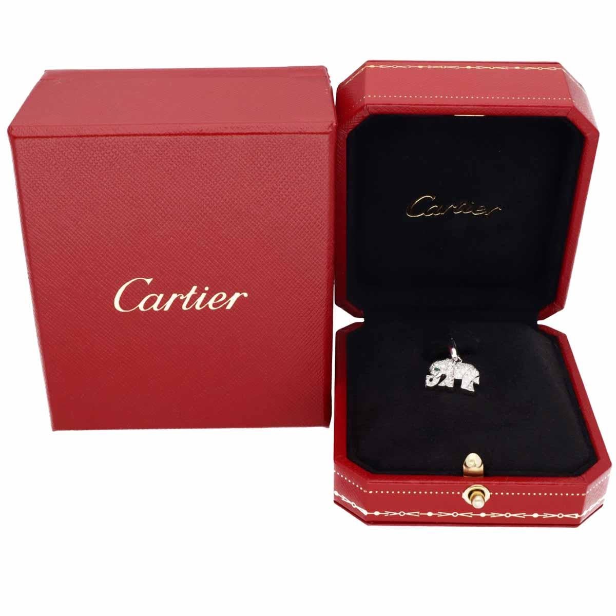 Pendentif éléphant en or blanc 750 18 carats avec émeraude et diamant Cartier Candy Charm in 750 18 carats en vente 1