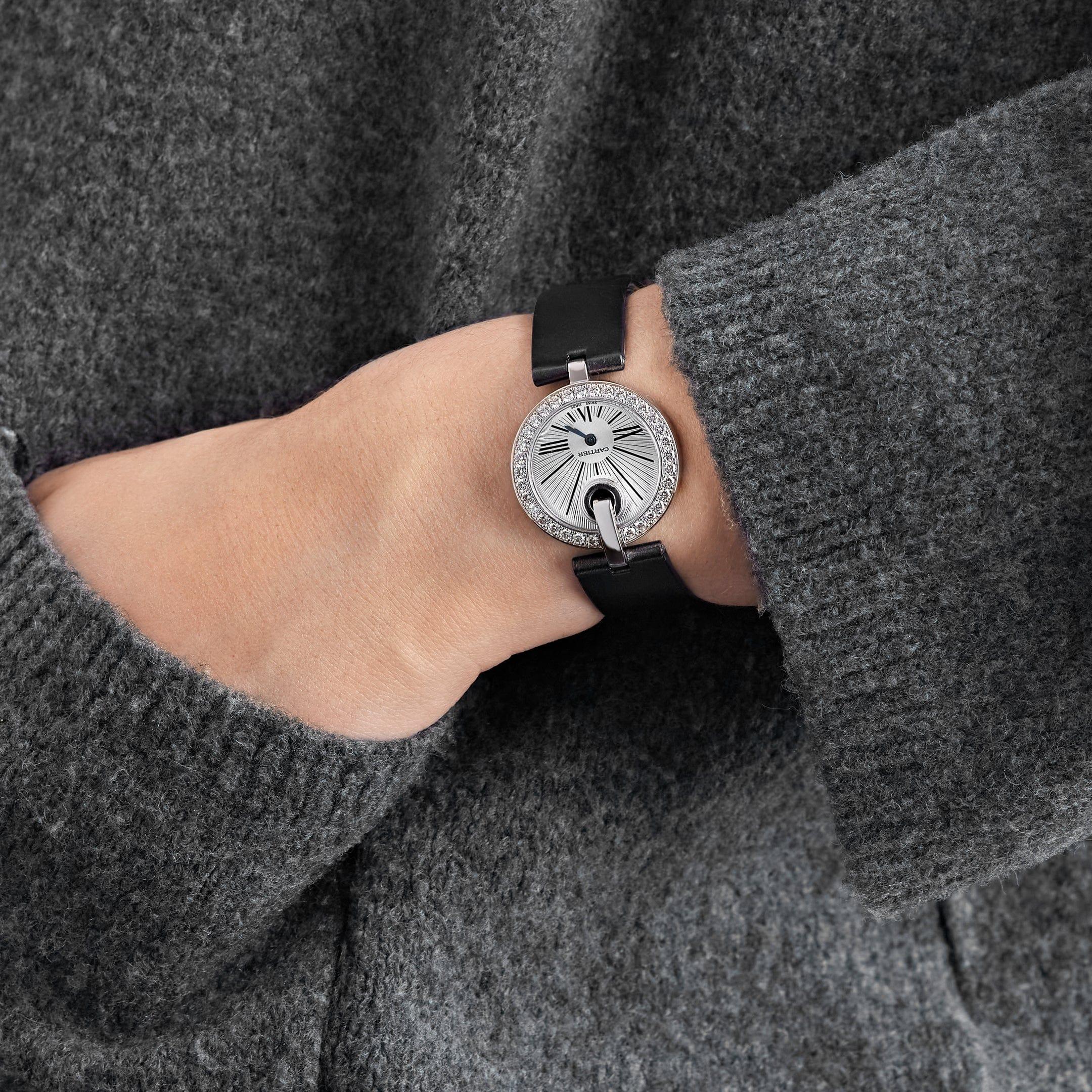 The Cartier Captive de Cartier WG600012 is a sophisticated timepiece that marries classic Cartier design with a touch of modern brilliance. Its 18k white gold case, measuring a harmonious 35mm, is accentuated by a dazzling diamond-set bezel, adding