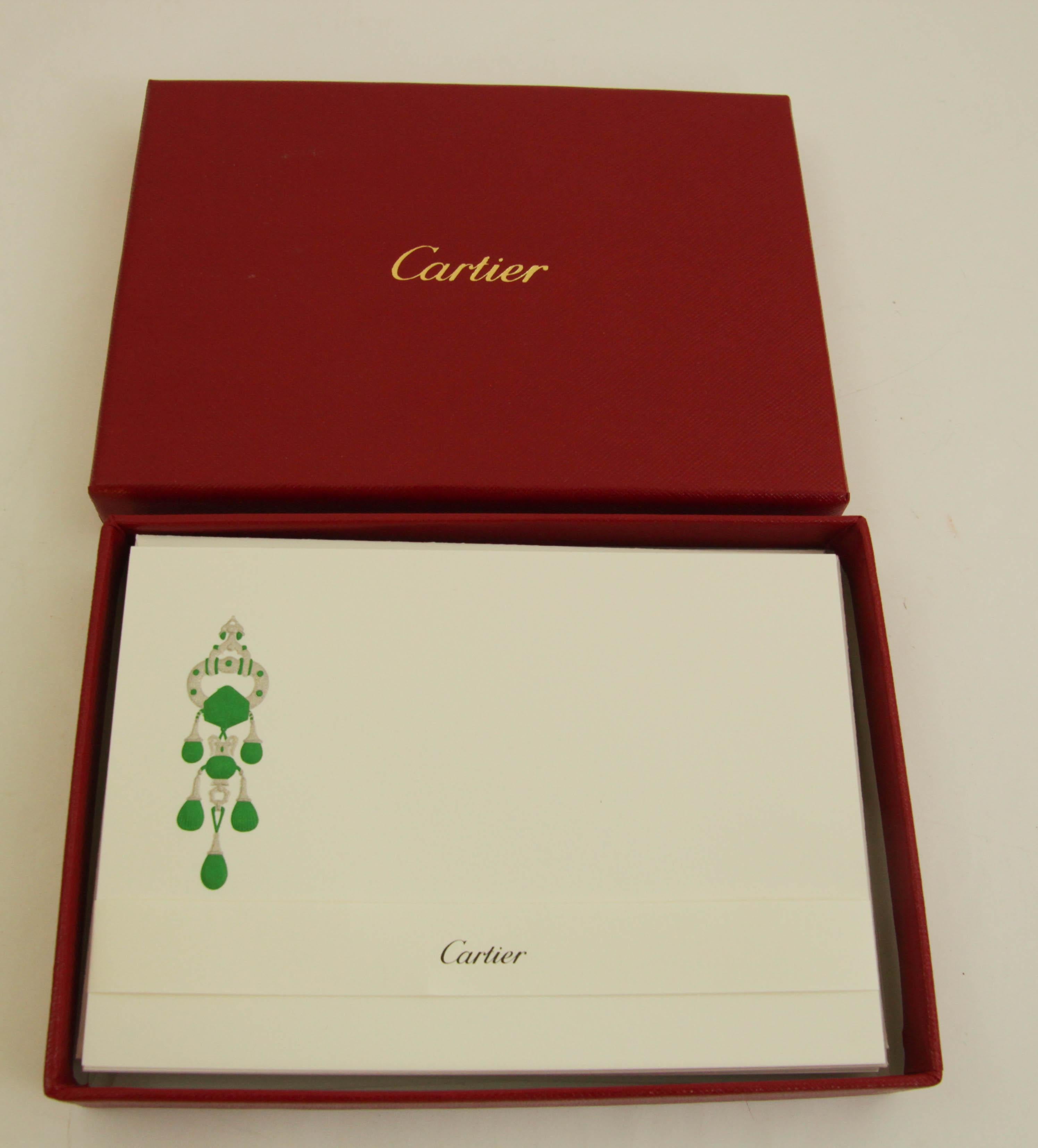 Cartier Karten- und Umschlagset Mughal Majorie Merriweather Smaragdbrosche Design im Angebot 1