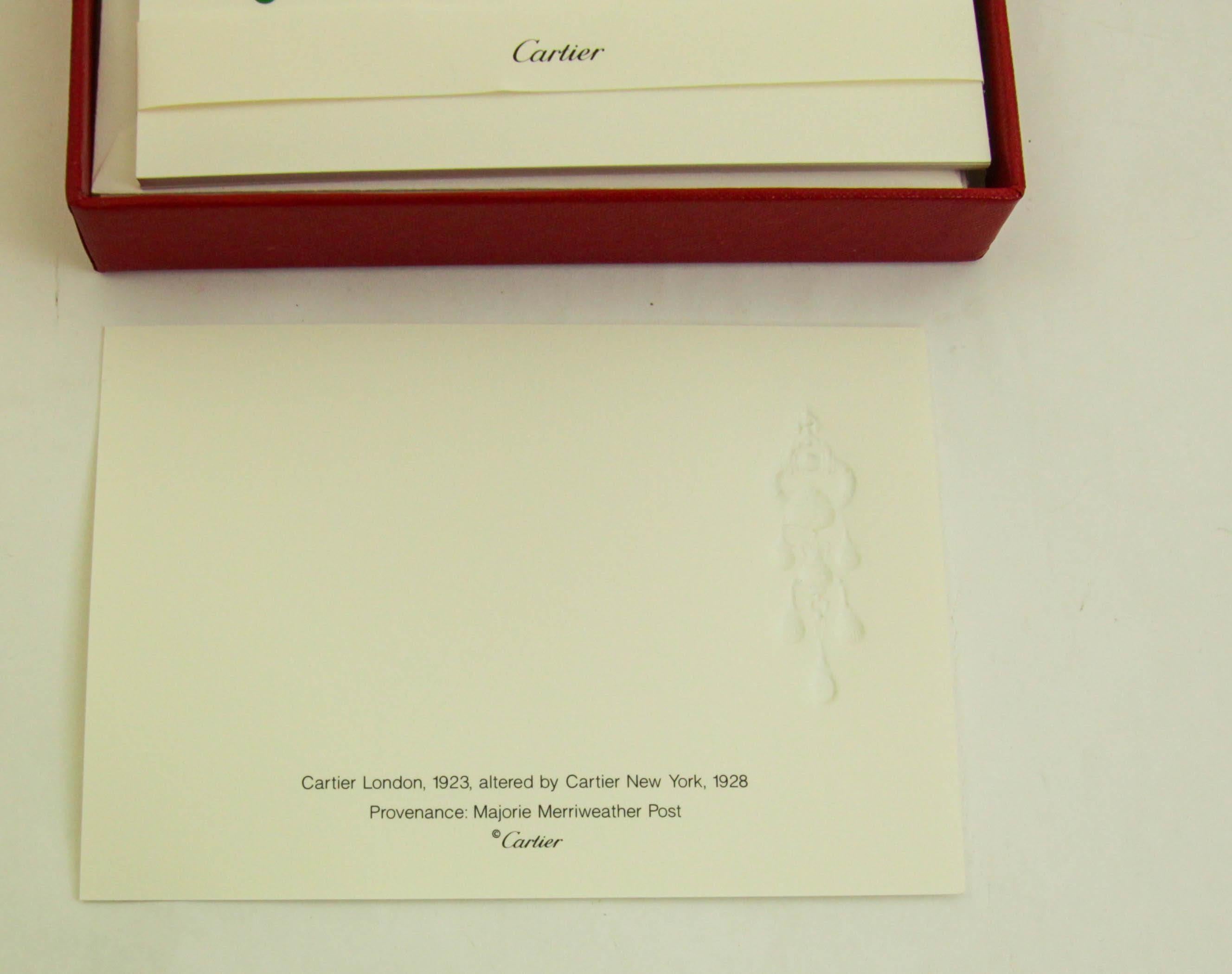 Cartier Karten- und Umschlagset Mughal Majorie Merriweather Smaragdbrosche Design im Angebot 2