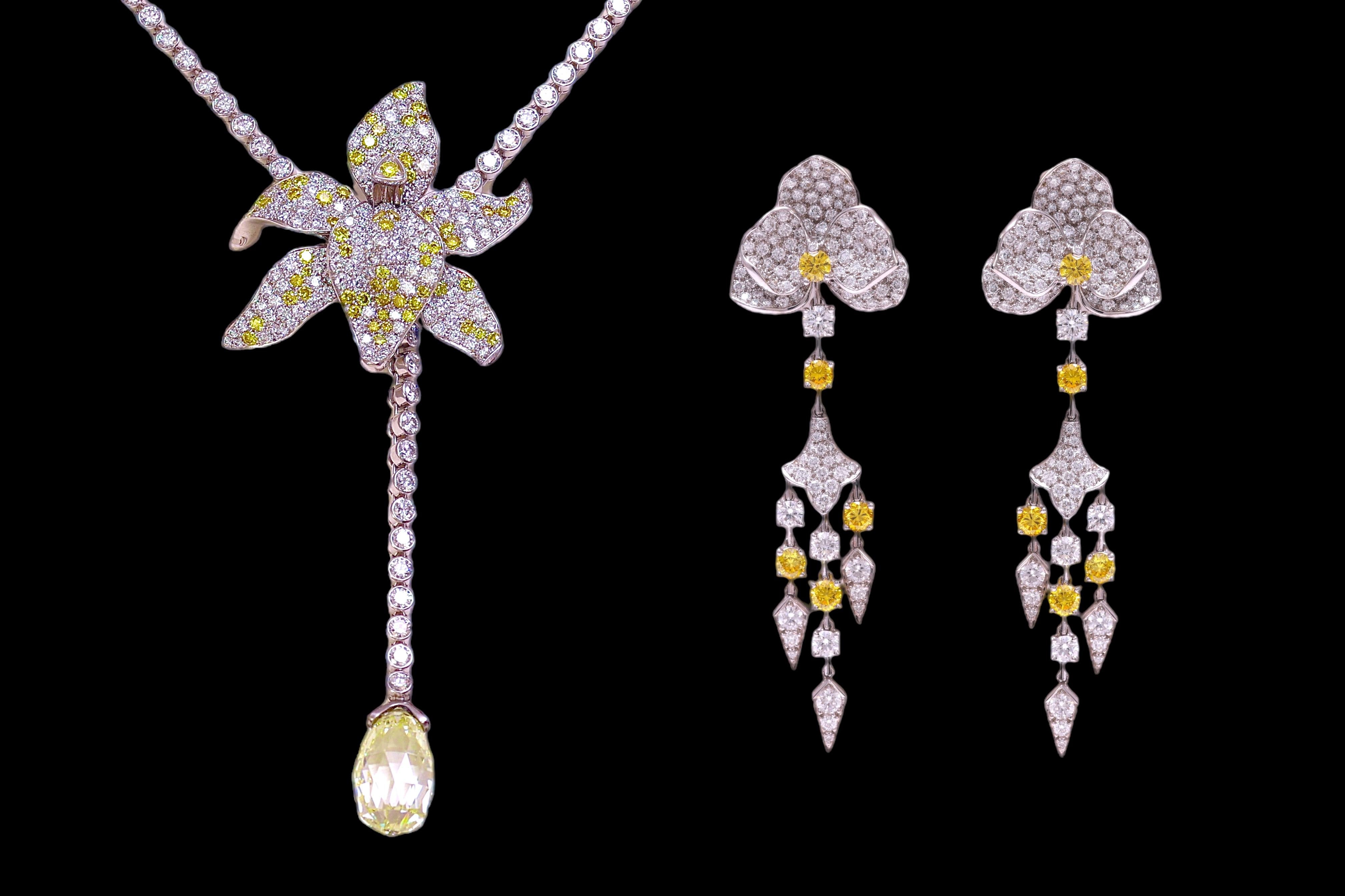 Cartier Caresse D'orchidee Platin-Ohrringe & Halskette mit gelben & weißen Diamanten
Die Länge des Anhängers kann an der Halskette entsprechend angepasst werden.

Ohrringe
Diamanten:  Diamanten im Brillantschliff von insgesamt ca. 5,34 ct.
Gelber