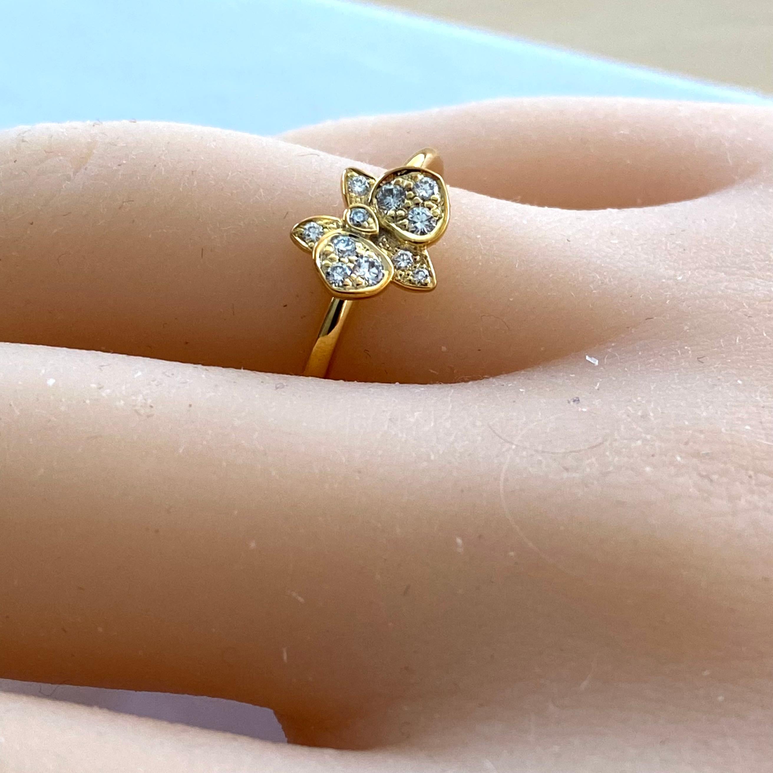 Cartier Caresse d’Orchidées Diamond 0.35 Carat Vintage 18 Karat Yellow Gold  In Good Condition For Sale In New York, NY