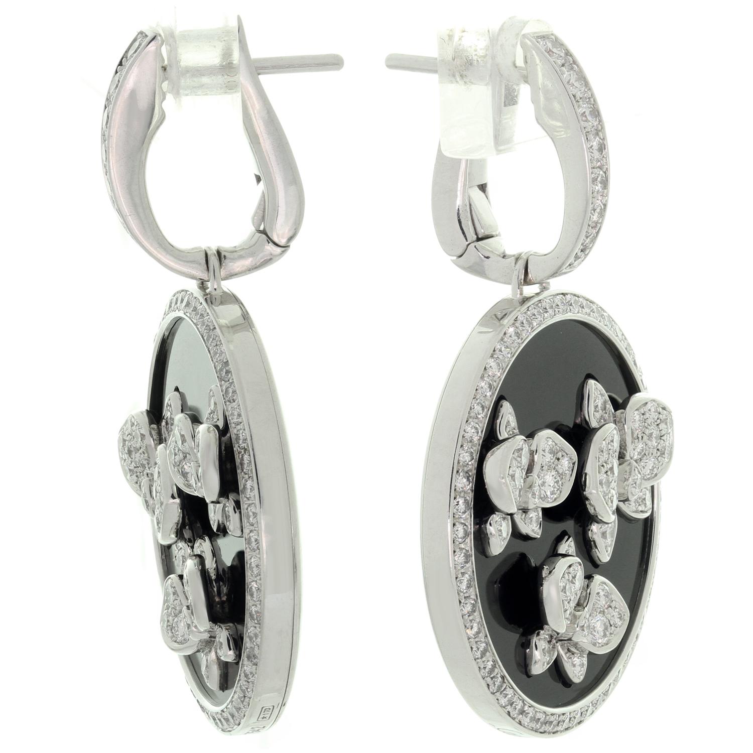 These fabulous Cartier earrings from the luxurious Caresse d’Orchidées collection are crafted in 18k white gold with brilliant-cut round D-F VVS1-VVS2 diamonds and feature round drops accented with sparkling orchid flowers on black onyx. A stunning