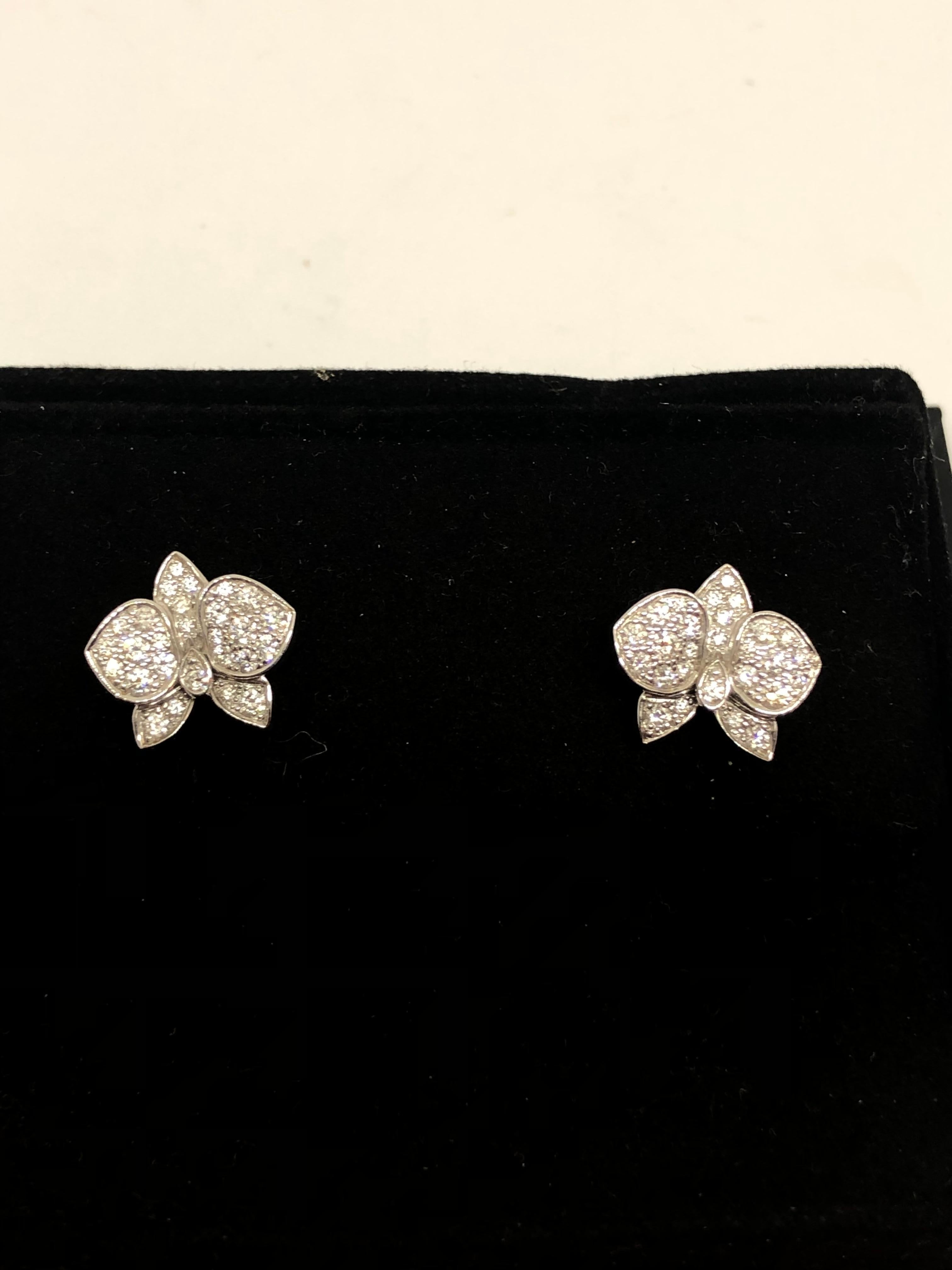 Pair of 18k white gold diamond earrings, crafted by Cartier for Caresse d’Orchidees Collection. Retail price $11100.
Earrings are 14mmx14mm
Weight: 4,9 grams.
Marked Cartier 