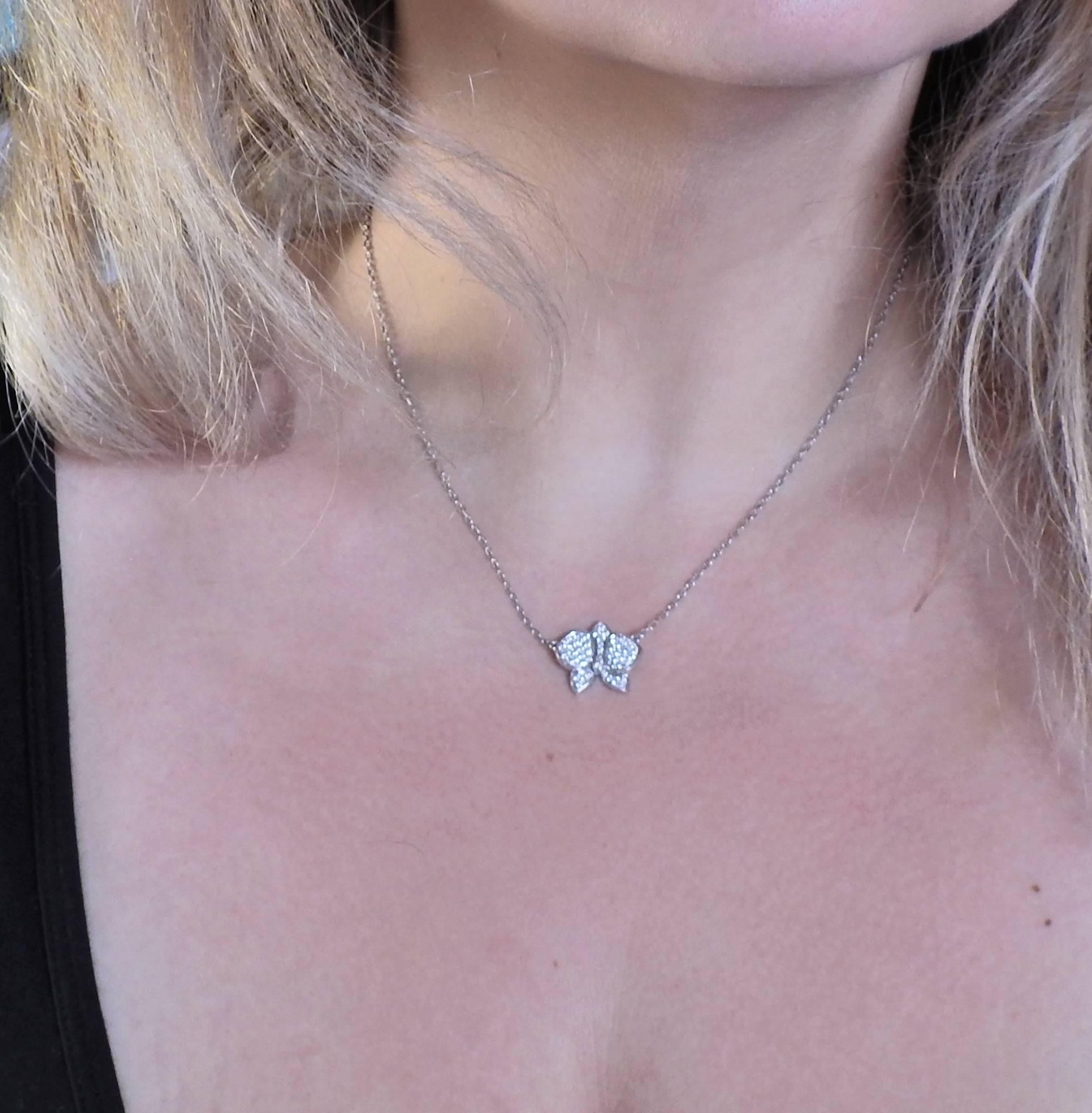 Cartier Caresse d'Orchidees Diamond Gold Pendant Necklace In Excellent Condition In Lambertville, NJ