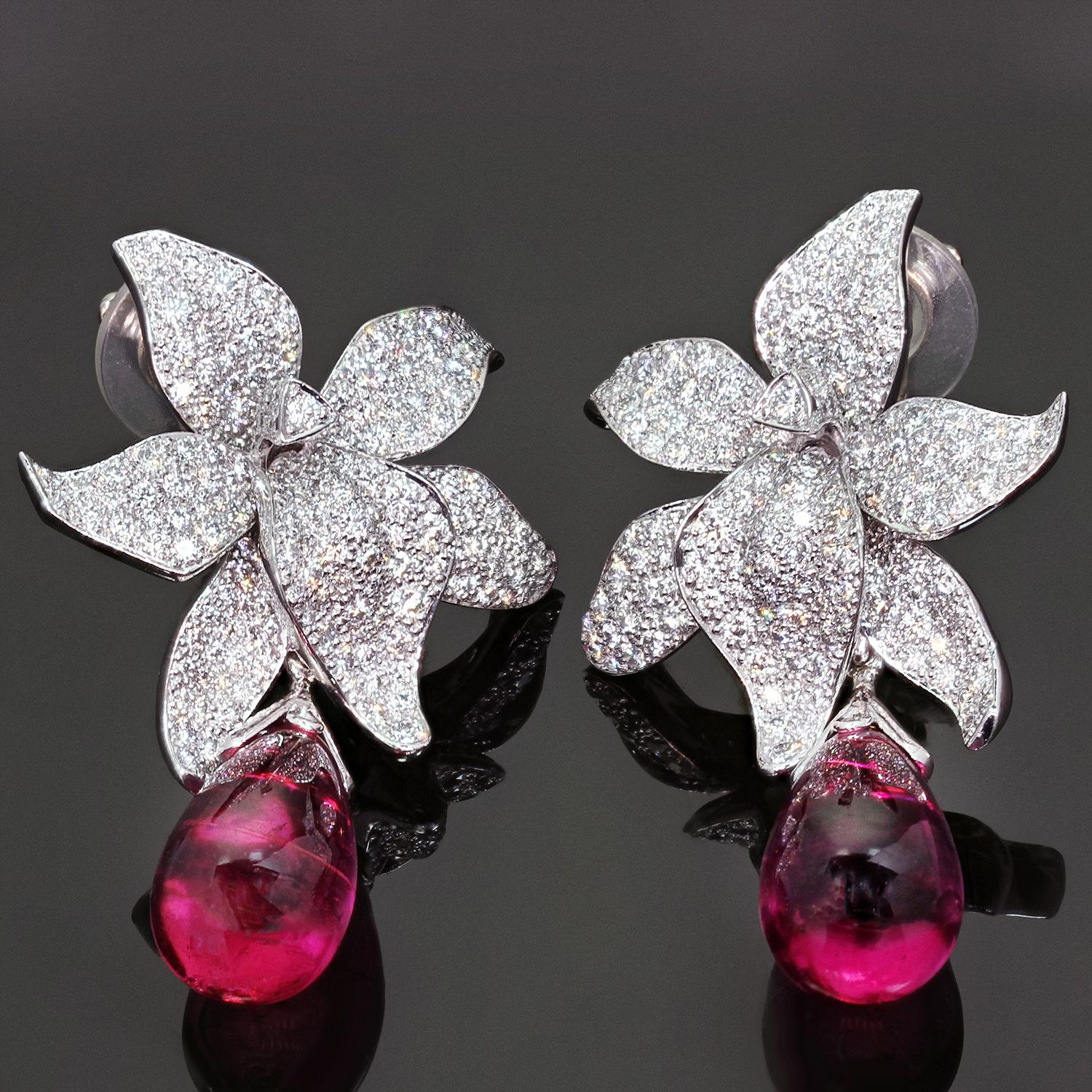These magnificent Cartier clip-on earrings from the stunning Caresse D'Orchidees High Jewelry collection feature a gorgeous orchid flower design crafted in platinum, set with approximately 282 round brilliant D-E-F VVS1-VVS2 diamonds weighing an