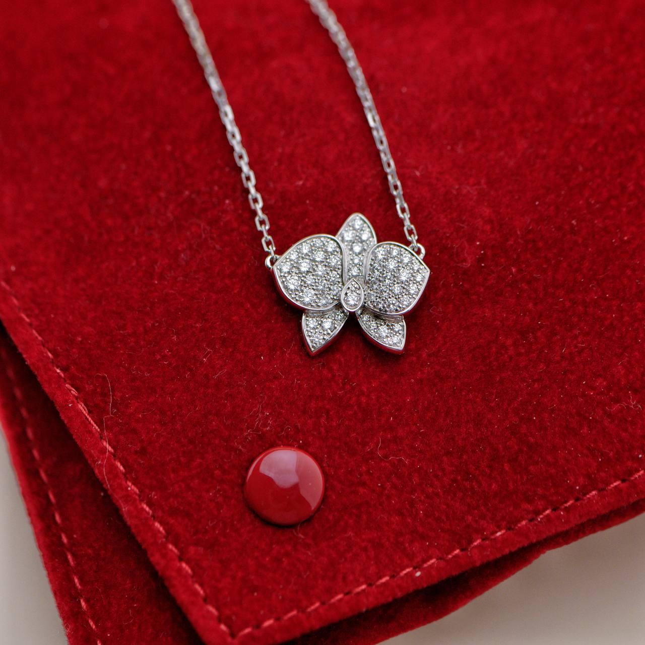 Uncut Cartier Caresse d'Orchidées par Cartier Diamond 18K White Gold Pendant Necklace For Sale