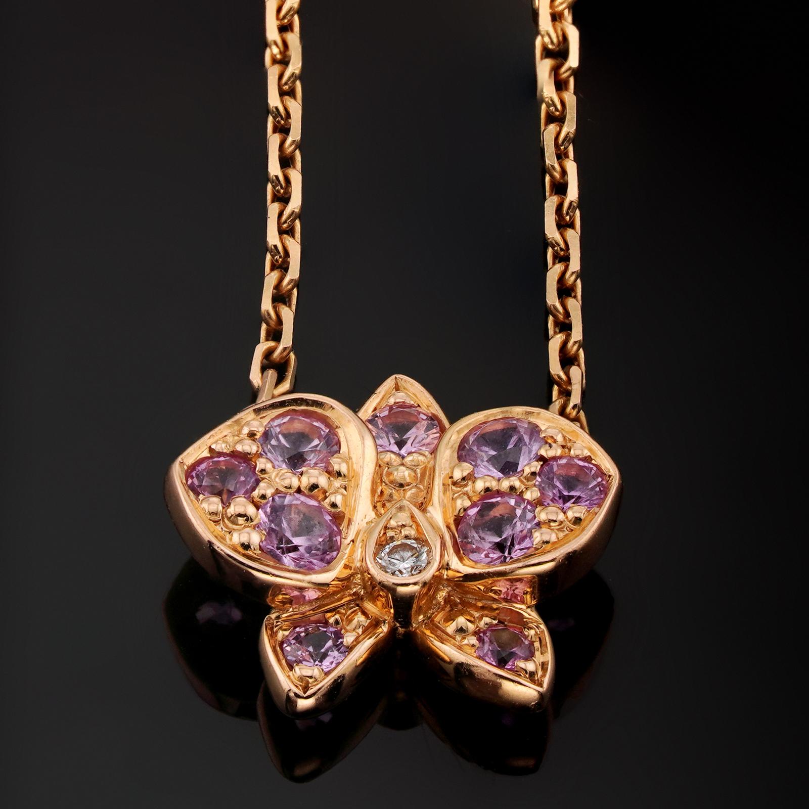 This splendid necklace from the stunning Caresse D'Orchidees collection is crafted in 18k rose gold and features an orchid-shaped pendant paved with brilliant-cut E-F-G VVS1-VVS2 diamonds and set with a pair of baguette-cut amethysts and a round
