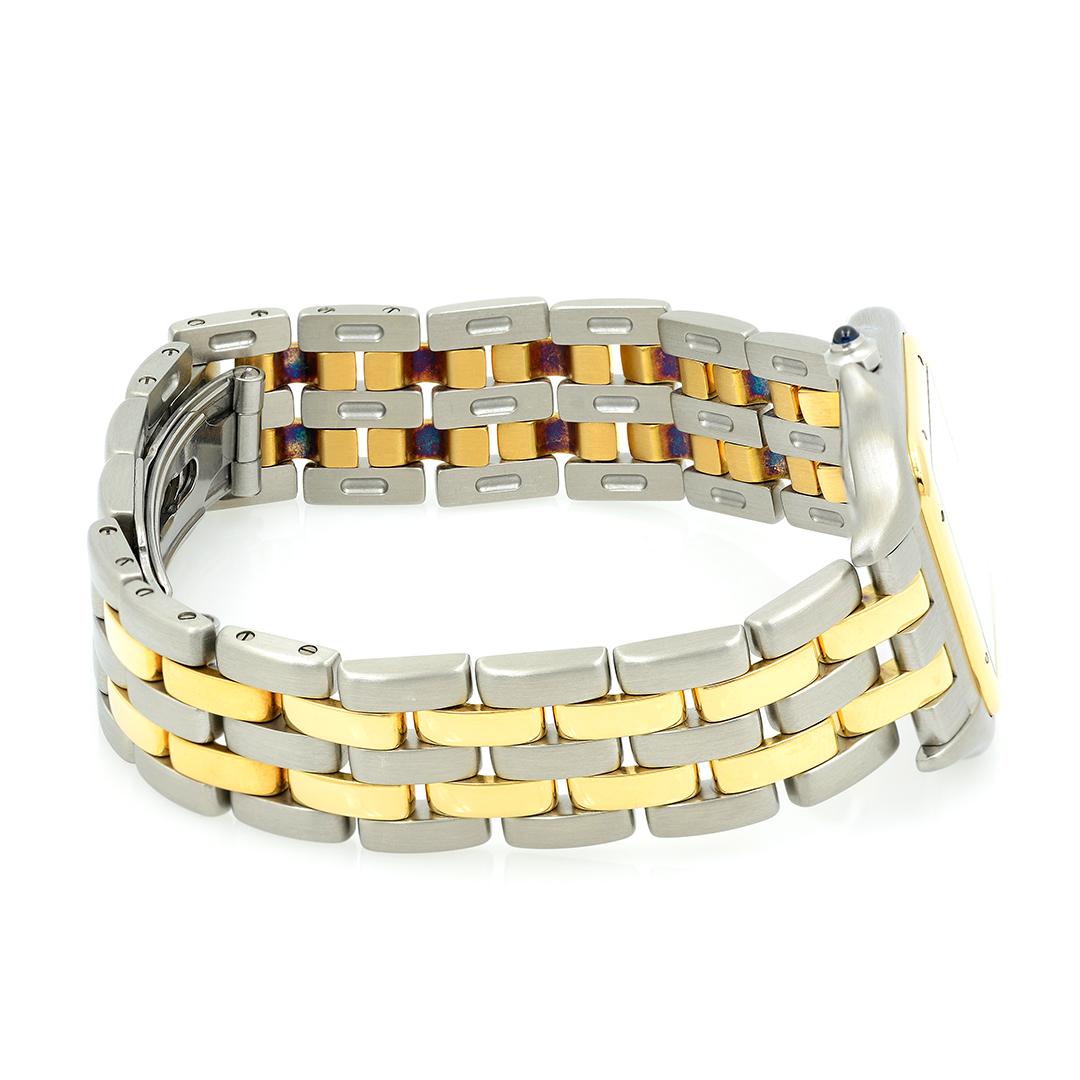 Modell: Panthere um 1986
Bewegung: Quarz
Gehäusematerial: Edelstahl & 18 Karat Gelbgold
Gehäusegröße: 28mm
Zifferblatt: Elfenbeinfarbener Römer mit Datum
Armband: 5-reihiges poliertes Armband
Originalverpackung & Papiere sind enthalten