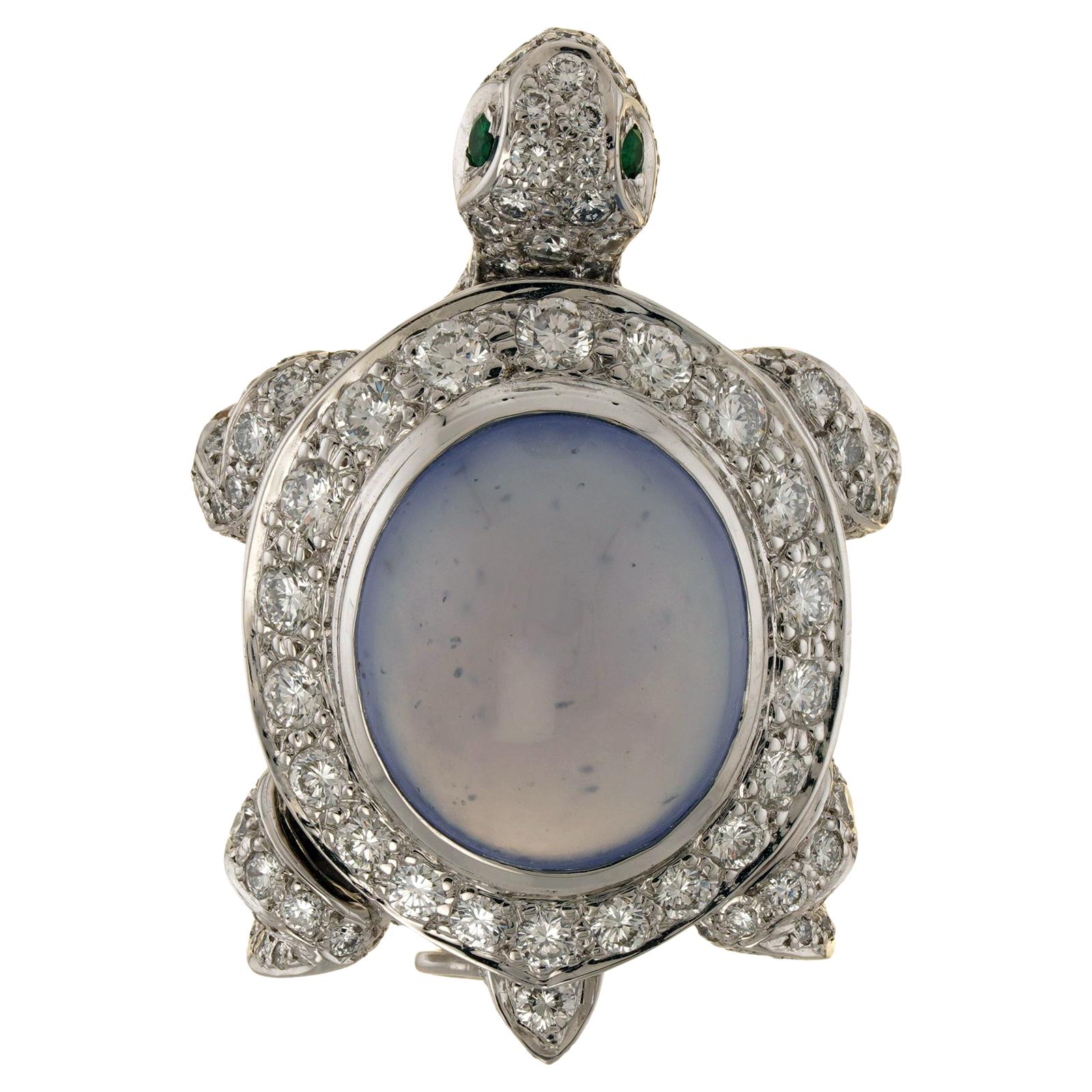 CARTIER Chalcedony Emerald Diamond White Gold Turtle Pin Brooch In Excellent Condition For Sale In New York, NY