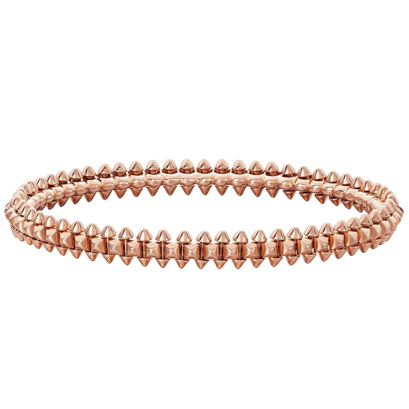 Clash de Cartier redonne vie au patrimoine esthétique de la Maison. Clous, perles et clous carrés créent la maille géométrique singulière et mouvante de ce bijou signature.

Détails :
Marque : Cartier
Modèle : Bracelet Clash De Cartier
Type : Petit