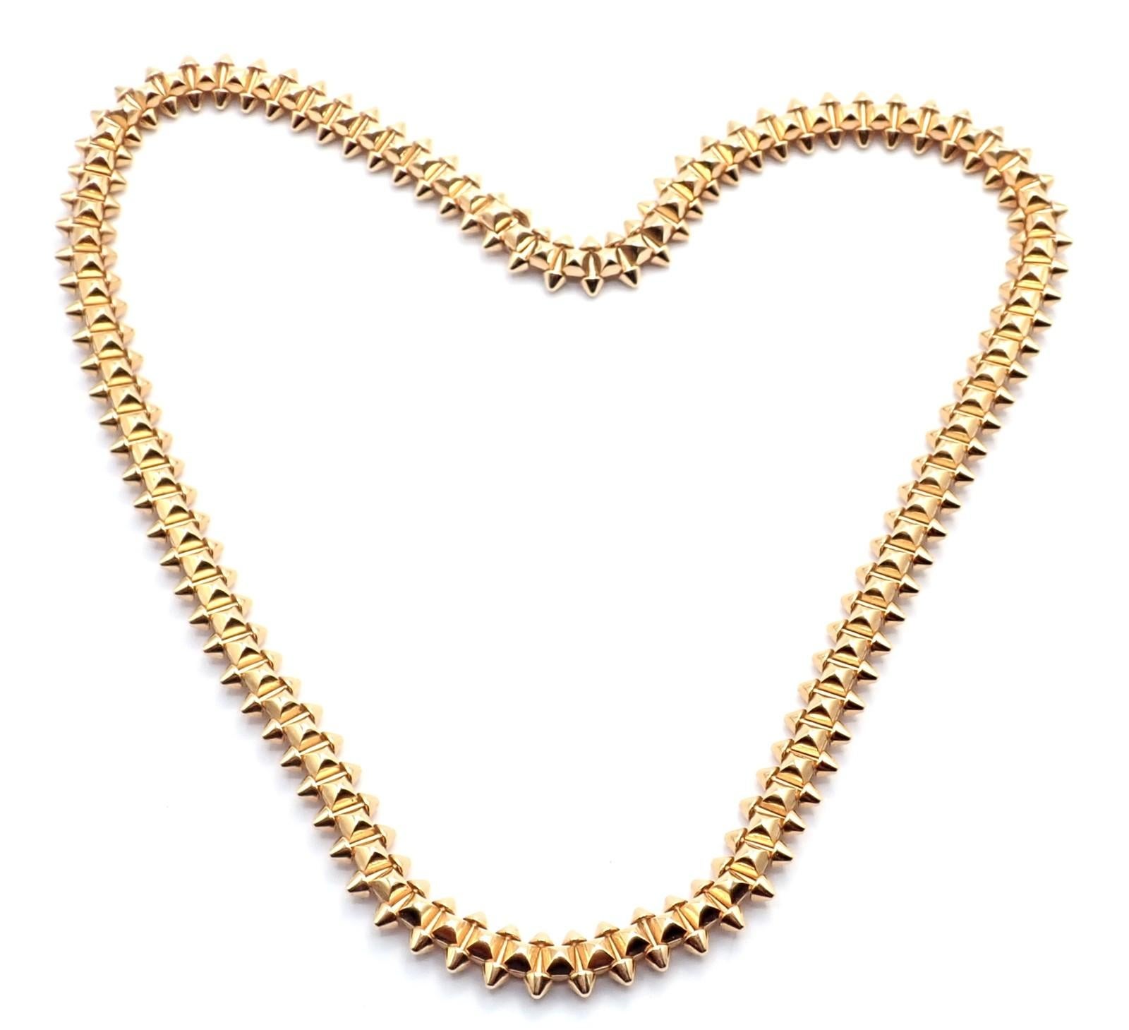 Collana a catena modello medio Clash De Cartier in oro rosa 18k di Cartier. Eleva il tuo stile con questa autentica collana a catena media Clash De Cartier in oro rosa 18k. 
Un pezzo di grande effetto, caratterizzato dall'innovativo design 