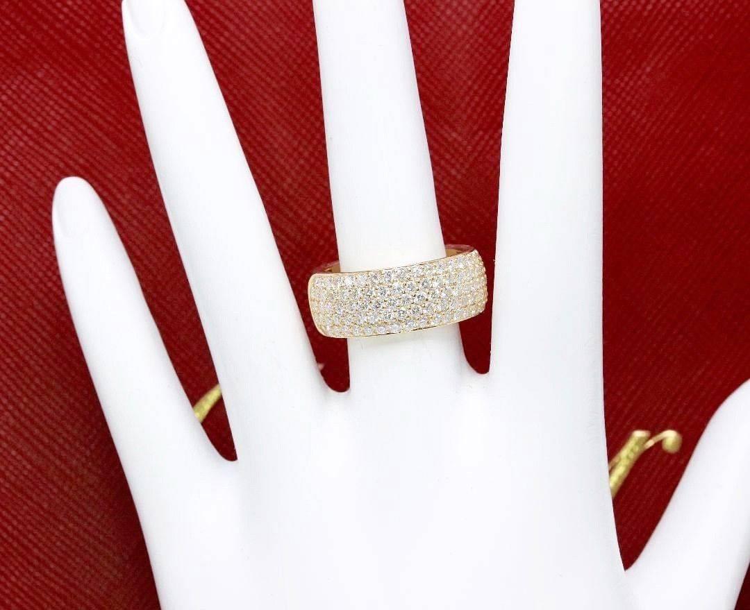 Cartier Klassischer fünfreihiger Diamant-Pavé-Ehering aus 18 Karat Gold 2,00 TCW (Moderne) im Angebot