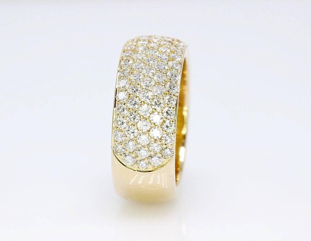 Cartier Klassischer fünfreihiger Diamant-Pavé-Ehering aus 18 Karat Gold 2,00 TCW (Rundschliff) im Angebot