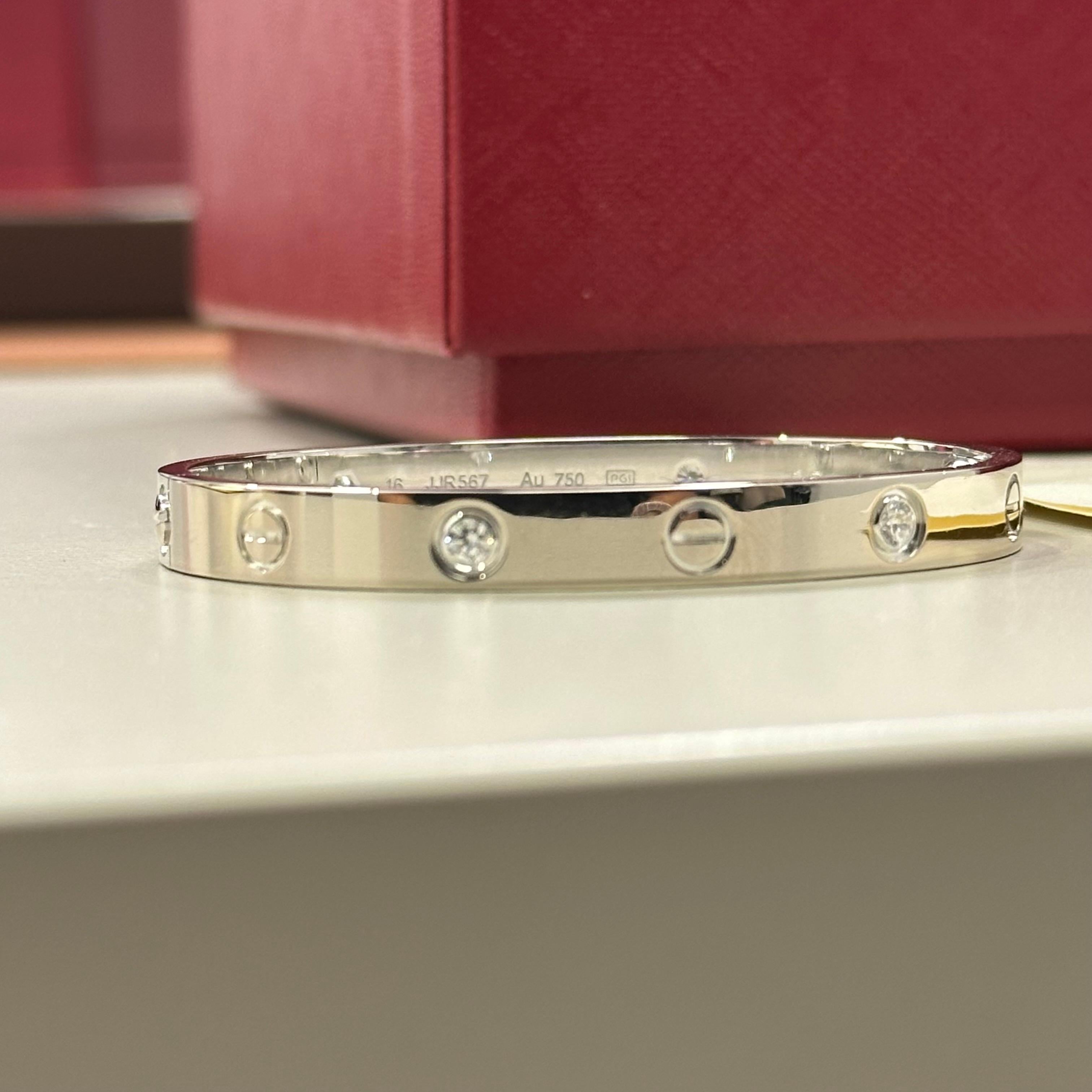 Cartier Bracciale classico dell'amore con quattro diamanti in oro bianco misura 16 in vendita 4