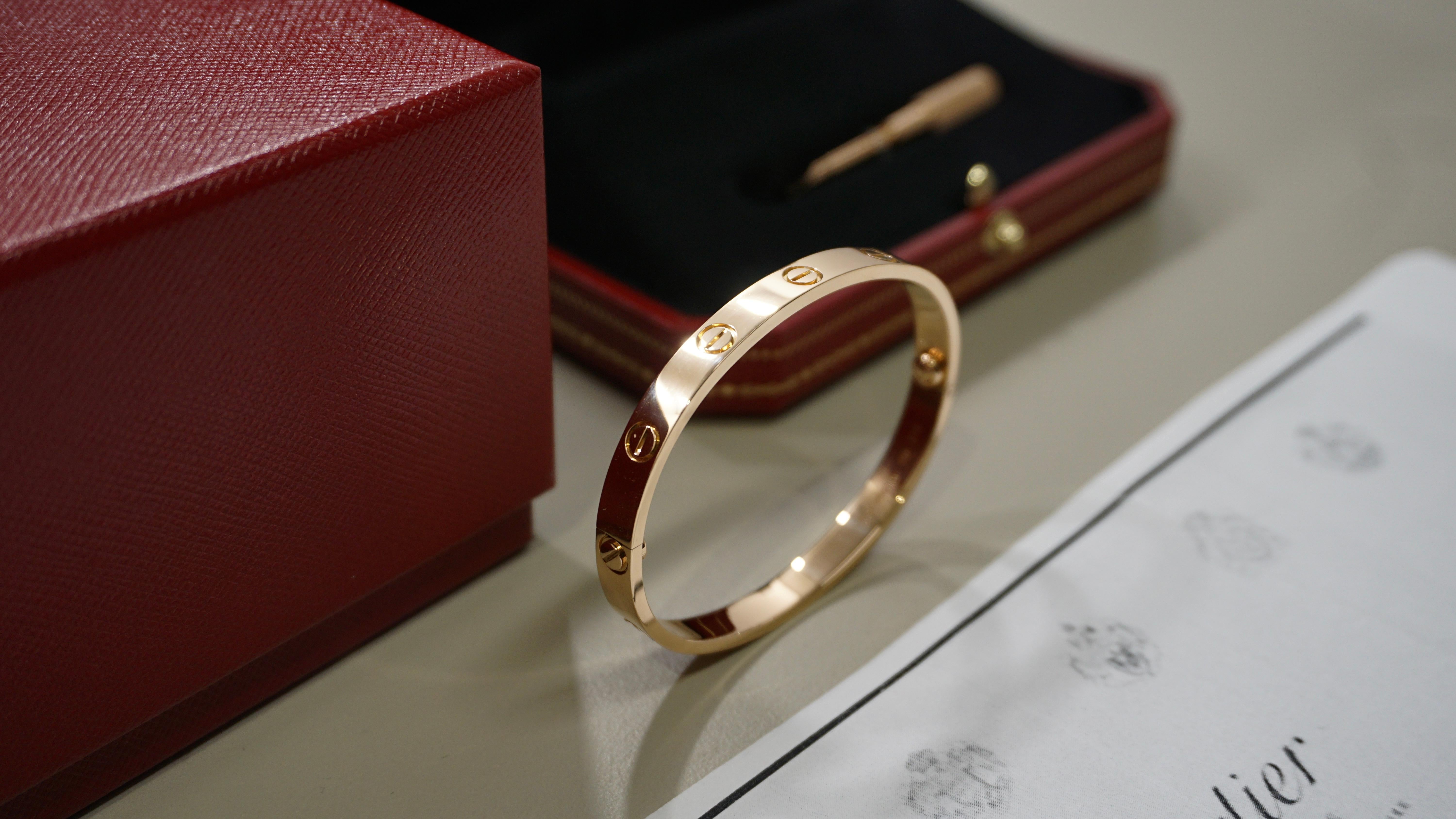 Cartier Classic Love Bracelet en or rose Taille 17 avec boîte et papiers B6067417 en vente 7