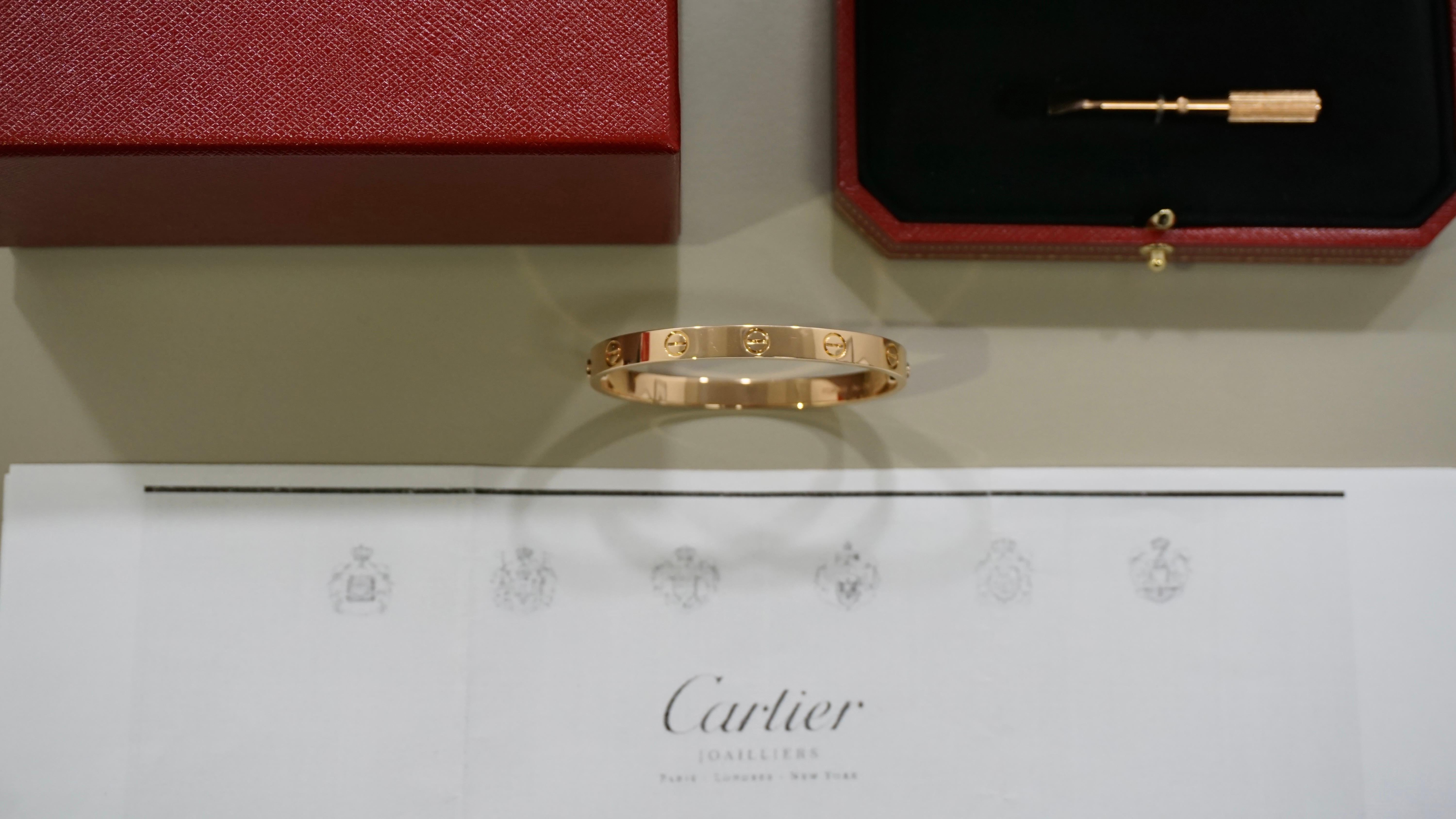 Cartier Classic Love Bracelet en or rose Taille 17 avec boîte et papiers B6067417 en vente 5