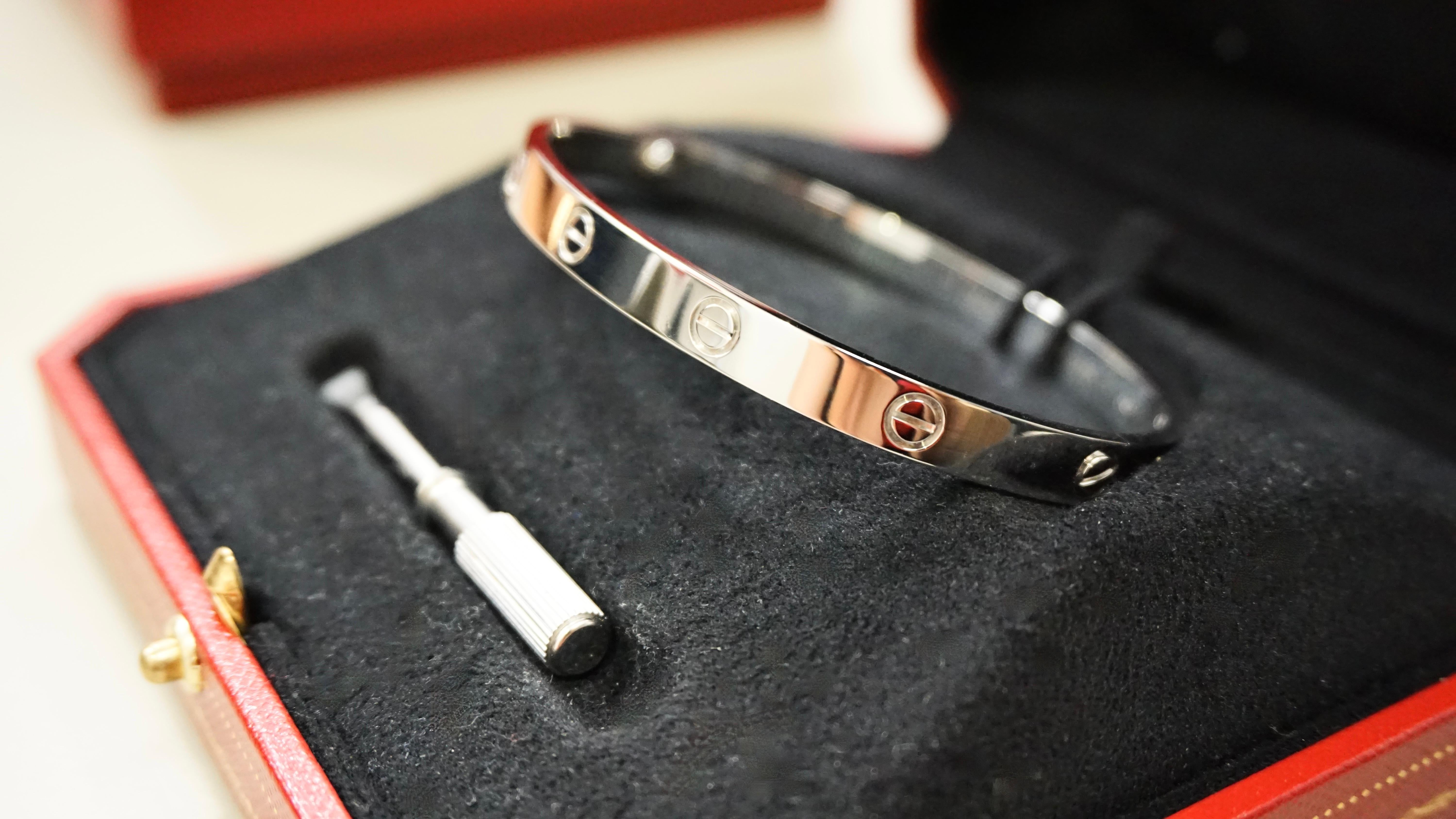 Cartier Bracciale classico dell'amore in oro bianco misura 20 con scatola e documenti B6067620 in vendita 8