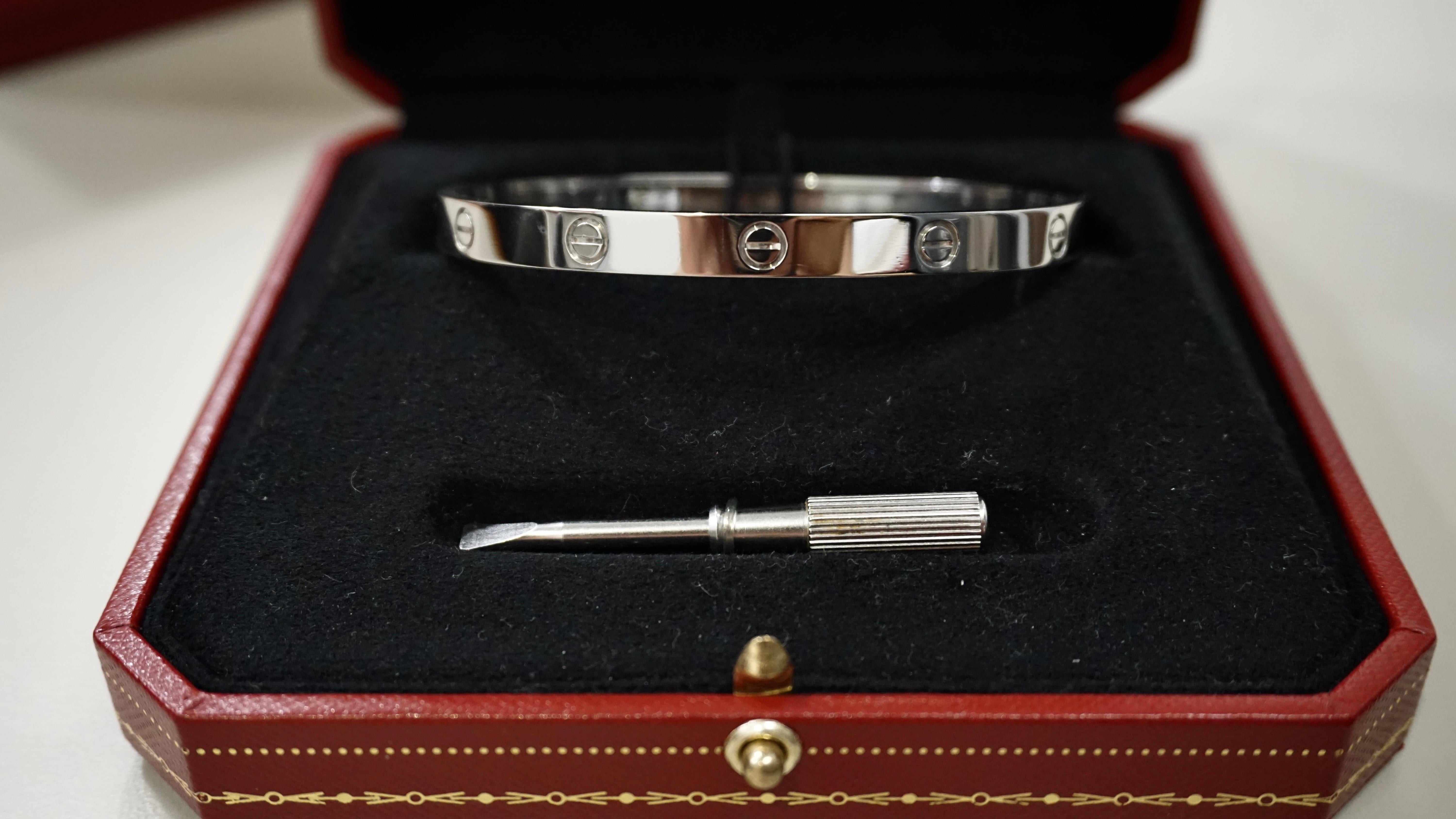 Cartier Bracciale classico dell'amore in oro bianco misura 20 con scatola e documenti B6067620 in vendita 9