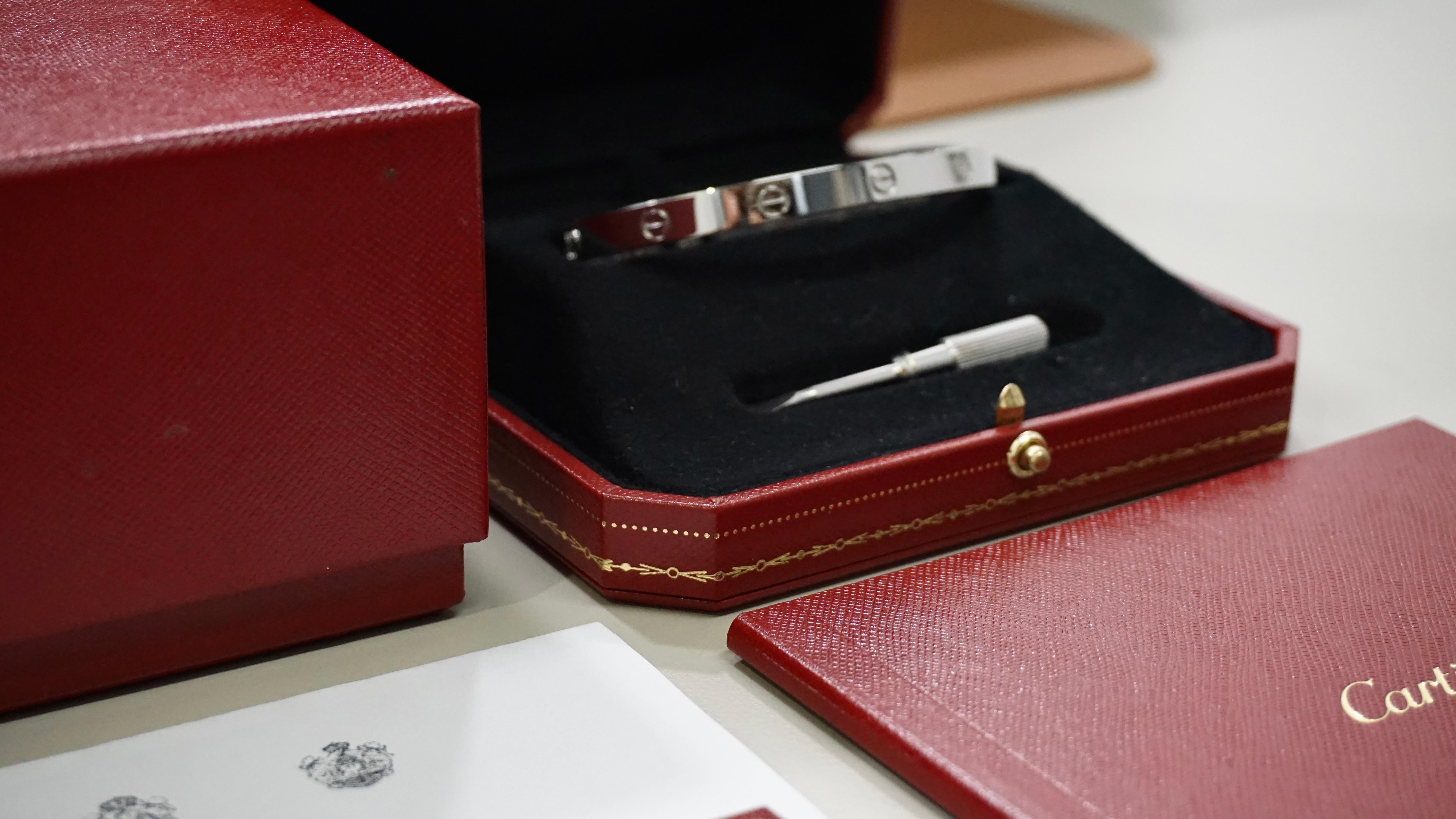 Cartier Bracciale classico dell'amore in oro bianco misura 20 con scatola e documenti B6067620 in vendita 10