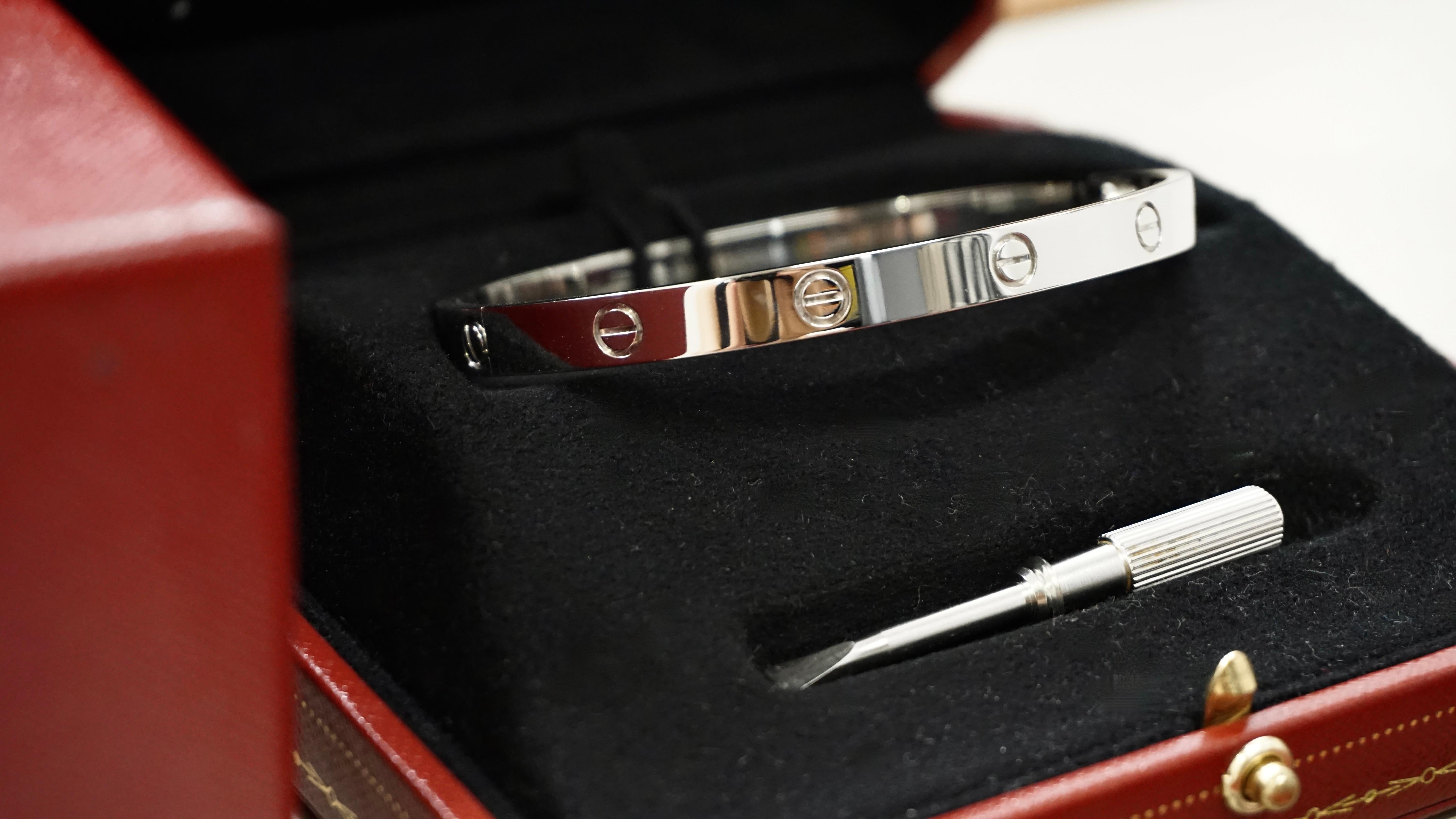 Cartier Bracciale classico dell'amore in oro bianco misura 20 con scatola e documenti B6067620 in vendita 11