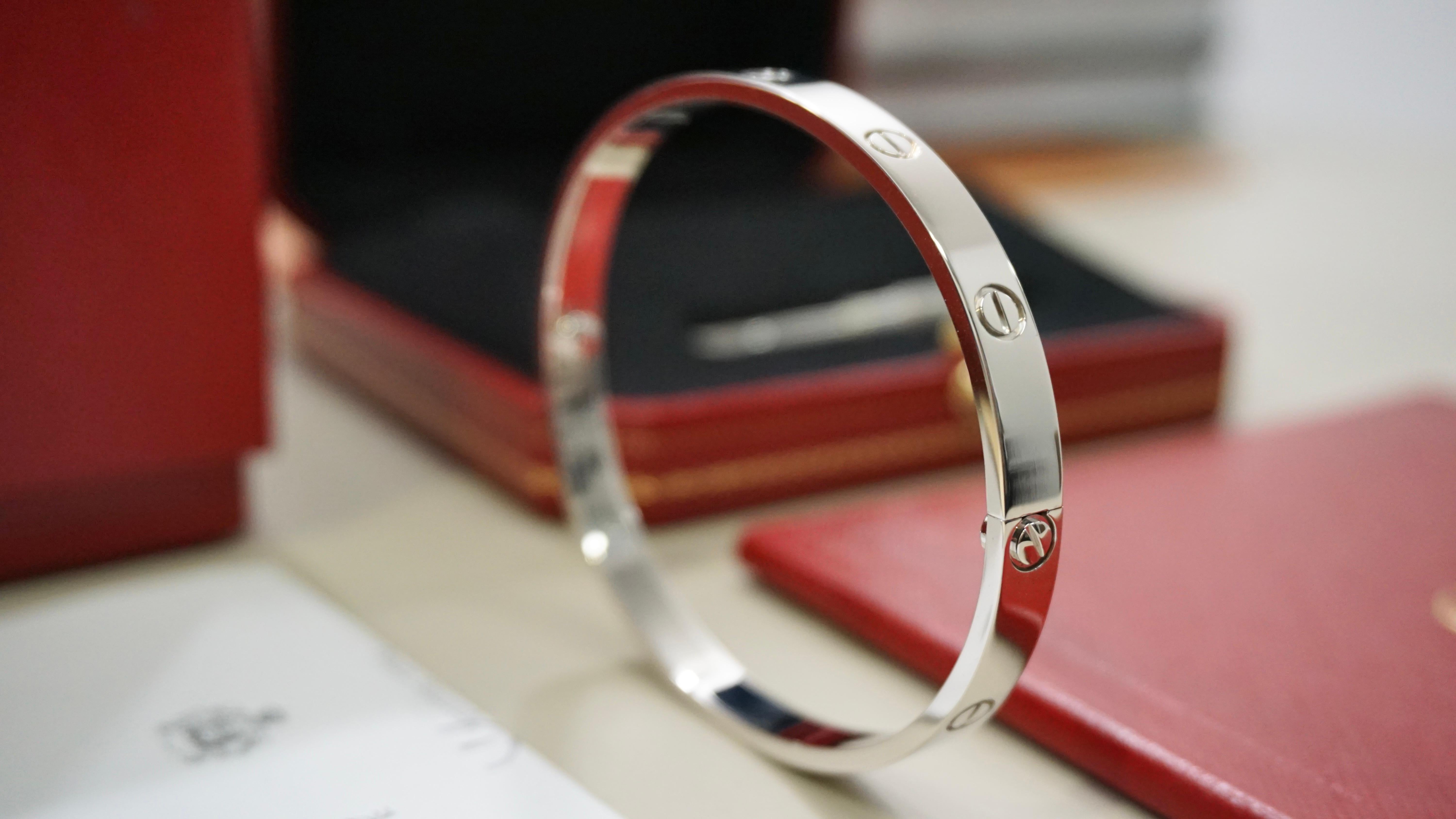 da uomo o donna Cartier Bracciale classico dell'amore in oro bianco misura 20 con scatola e documenti B6067620 in vendita