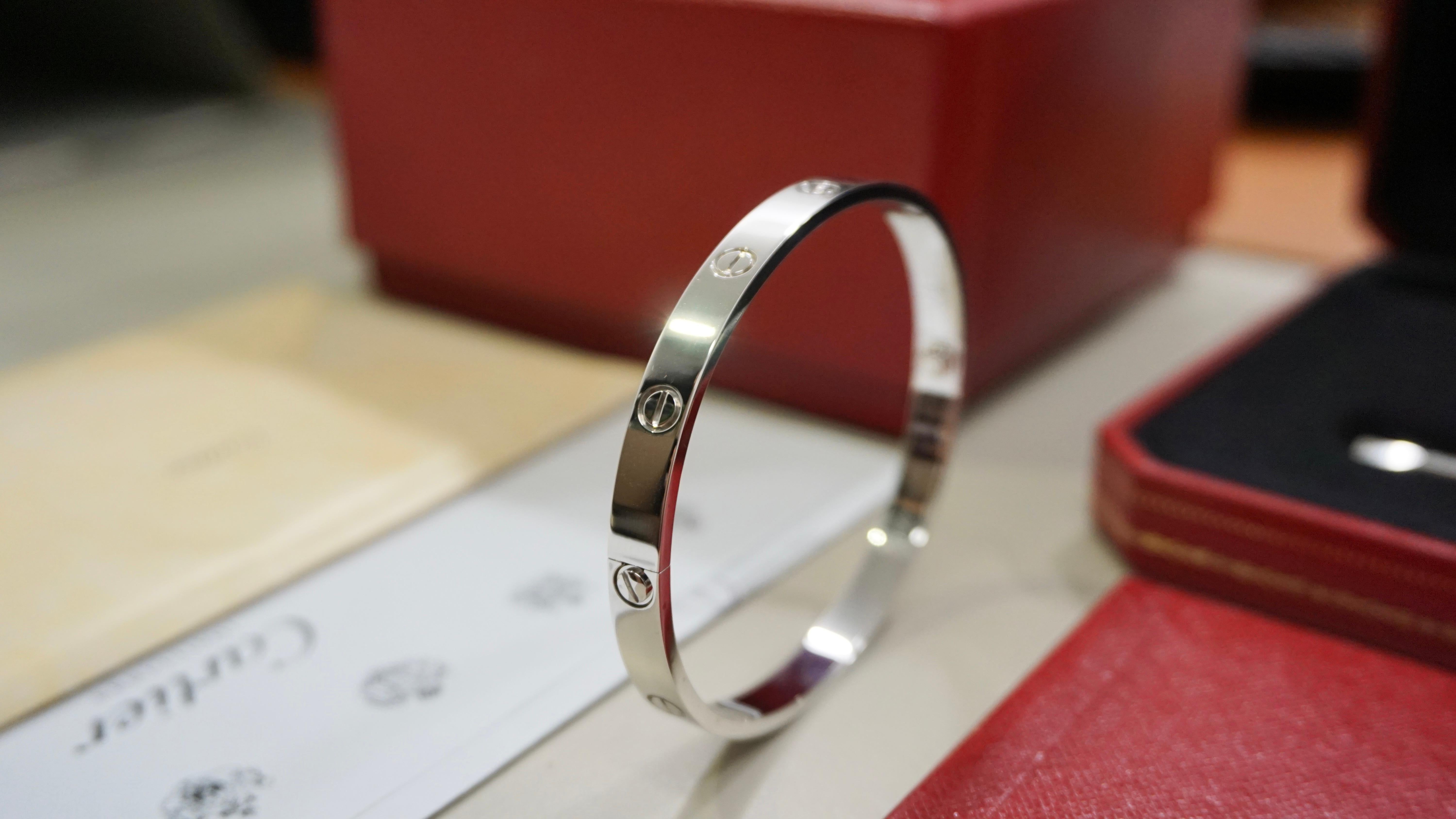 Cartier Bracciale classico dell'amore in oro bianco misura 20 con scatola e documenti B6067620 in vendita 2