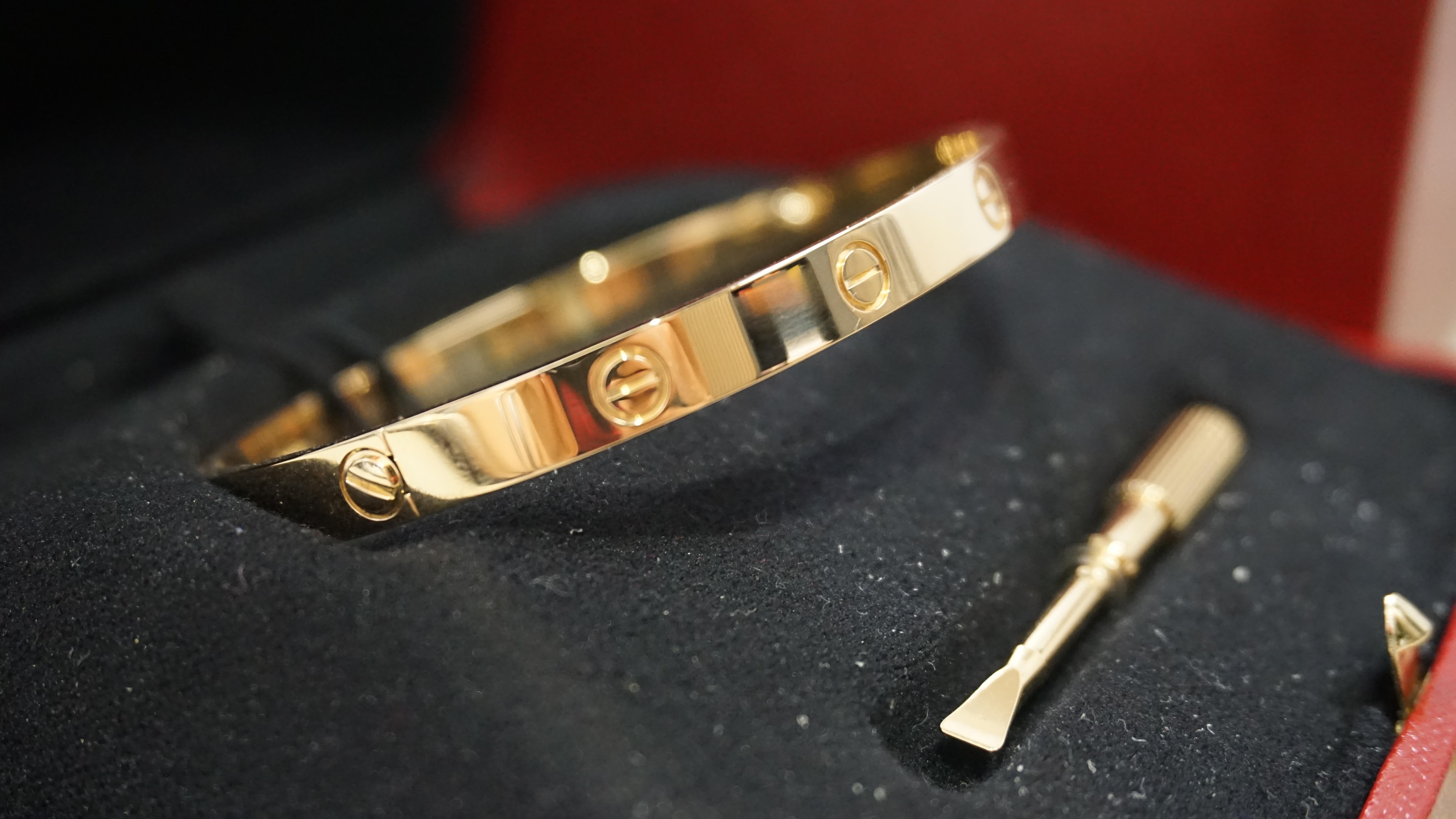 Cartier Bracciale Classico dell'Amore in oro giallo misura 20 con scatola e documenti B6067520 in vendita 4