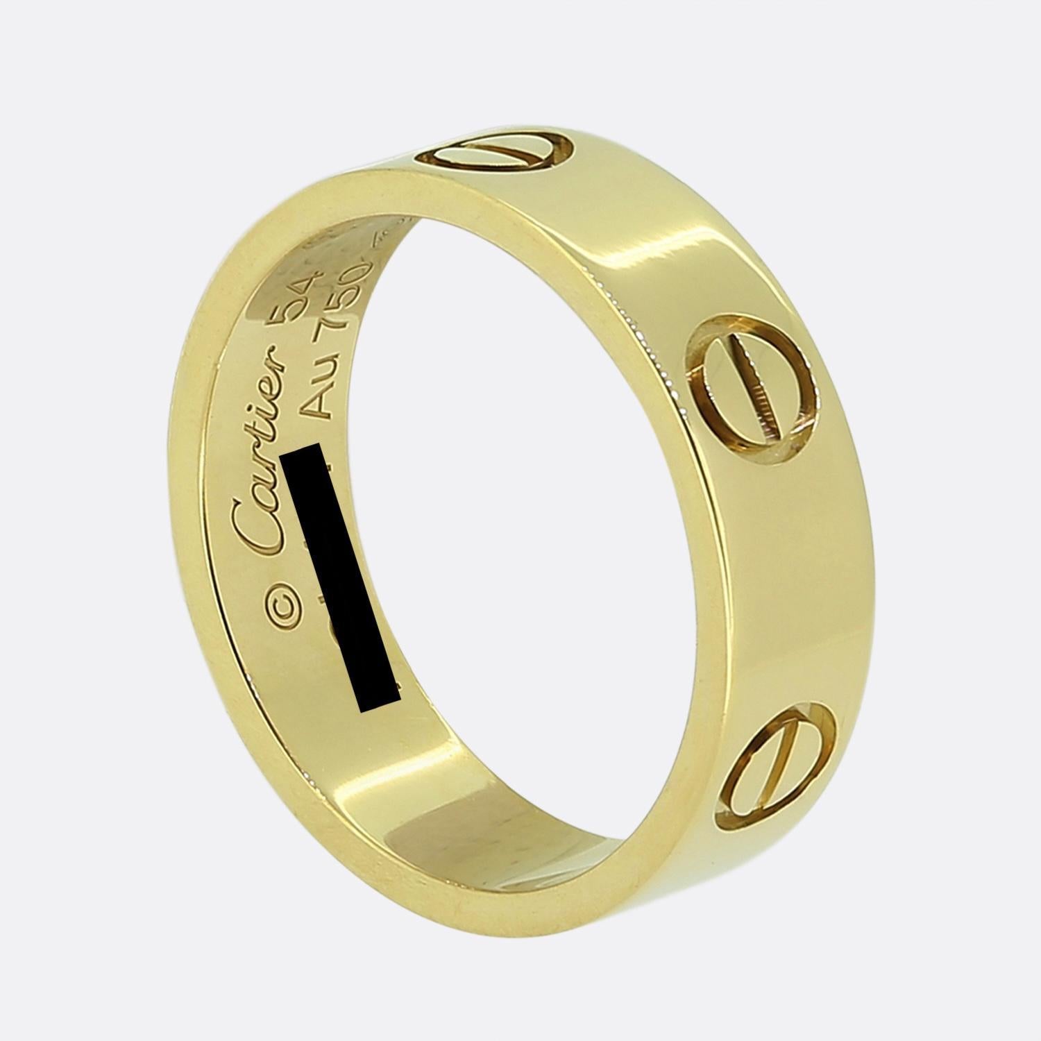 Hier haben wir einen Ring aus 18 Karat Gelbgold aus dem weltbekannten Luxusschmuckhaus Cartier. Dieser Ring gehört zur kultigen LOVE Collection und ist eines der berühmtesten Schmuckstücke der Welt. Er zeigt das ikonische Schraubenmotiv am gesamten