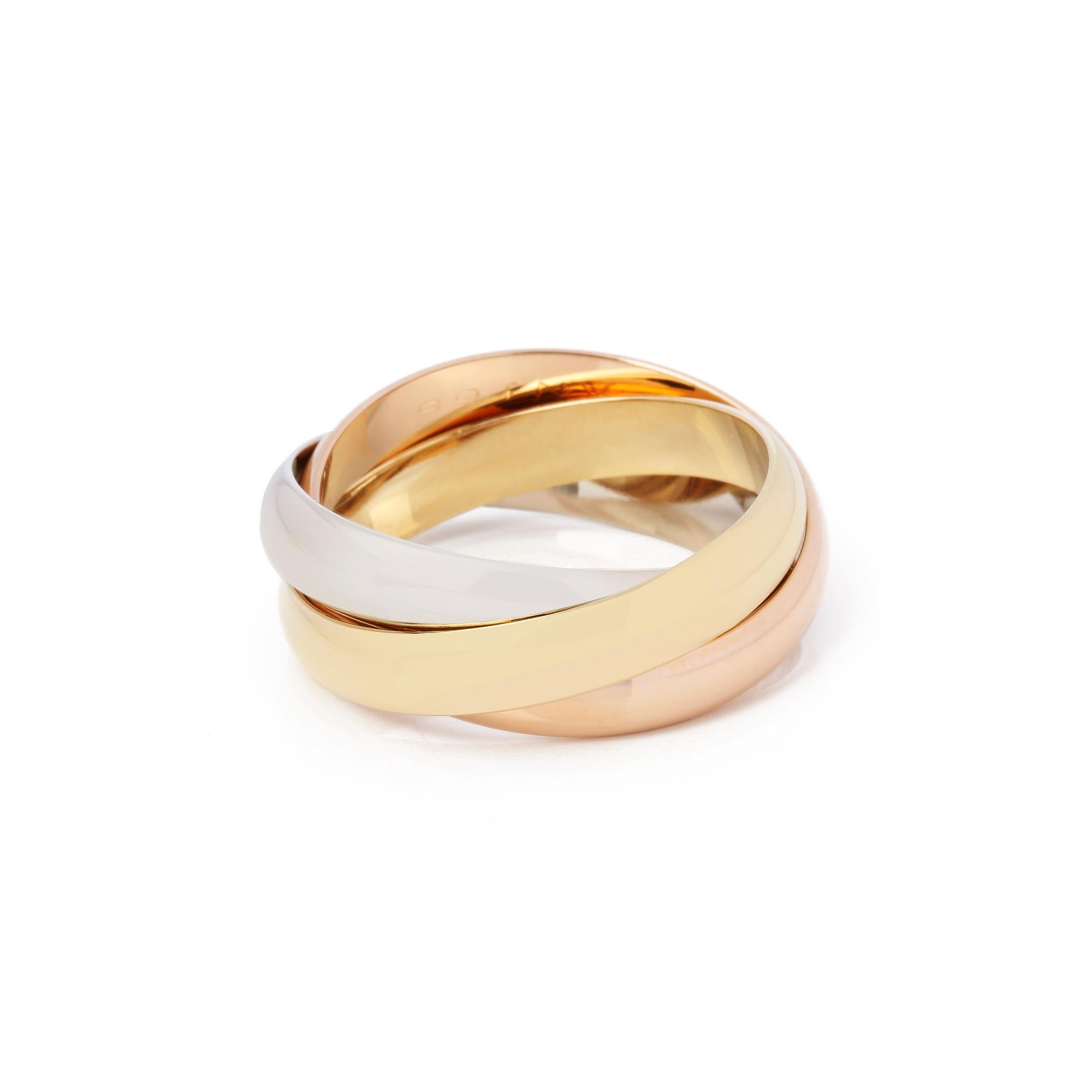 Dieser Ring von Cartier aus der Trinity-Kollektion besteht aus 18 Karat Gelb-, Weiß- und Roségold, die ineinander übergehen. EU-Ringgröße 59. Dieser Ring kann nicht in der Größe verändert werden. Komplett mit einer Xupes-Präsentationsbox. Unsere