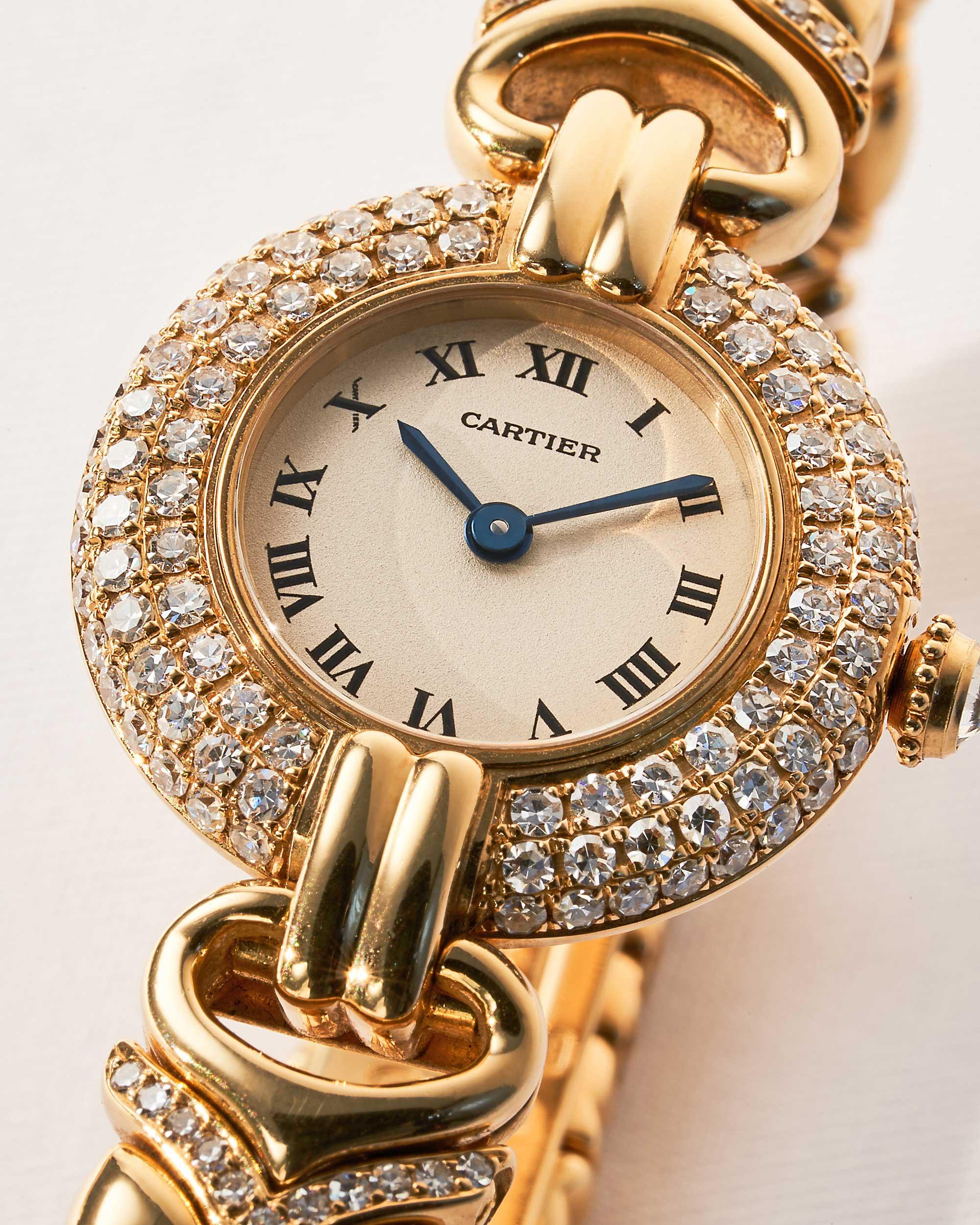 Taille brillant Montre pour dames Cartier Colisée avec lunette en diamant en or jaune en vente