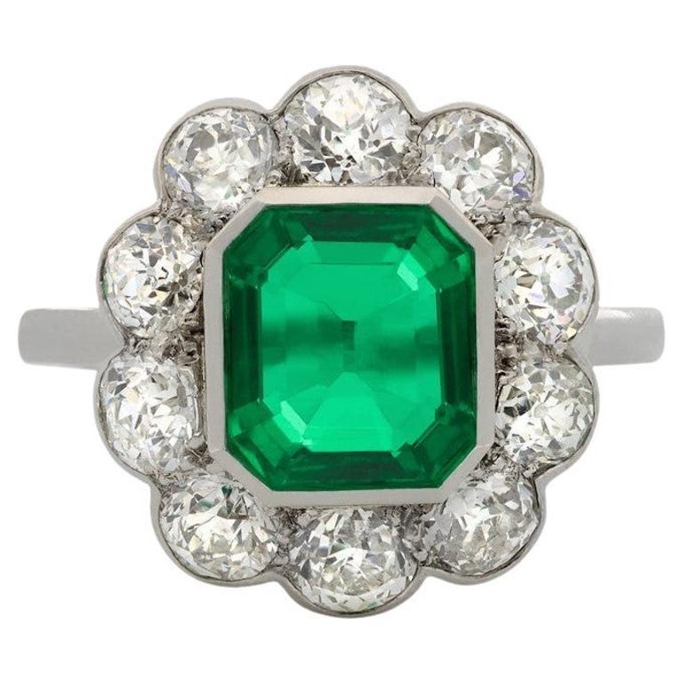 Cartier Kolumbianischer Smaragd- und Diamant-Cluster-Ring von Cartier,  englisch, um 1920 im Angebot bei 1stDibs