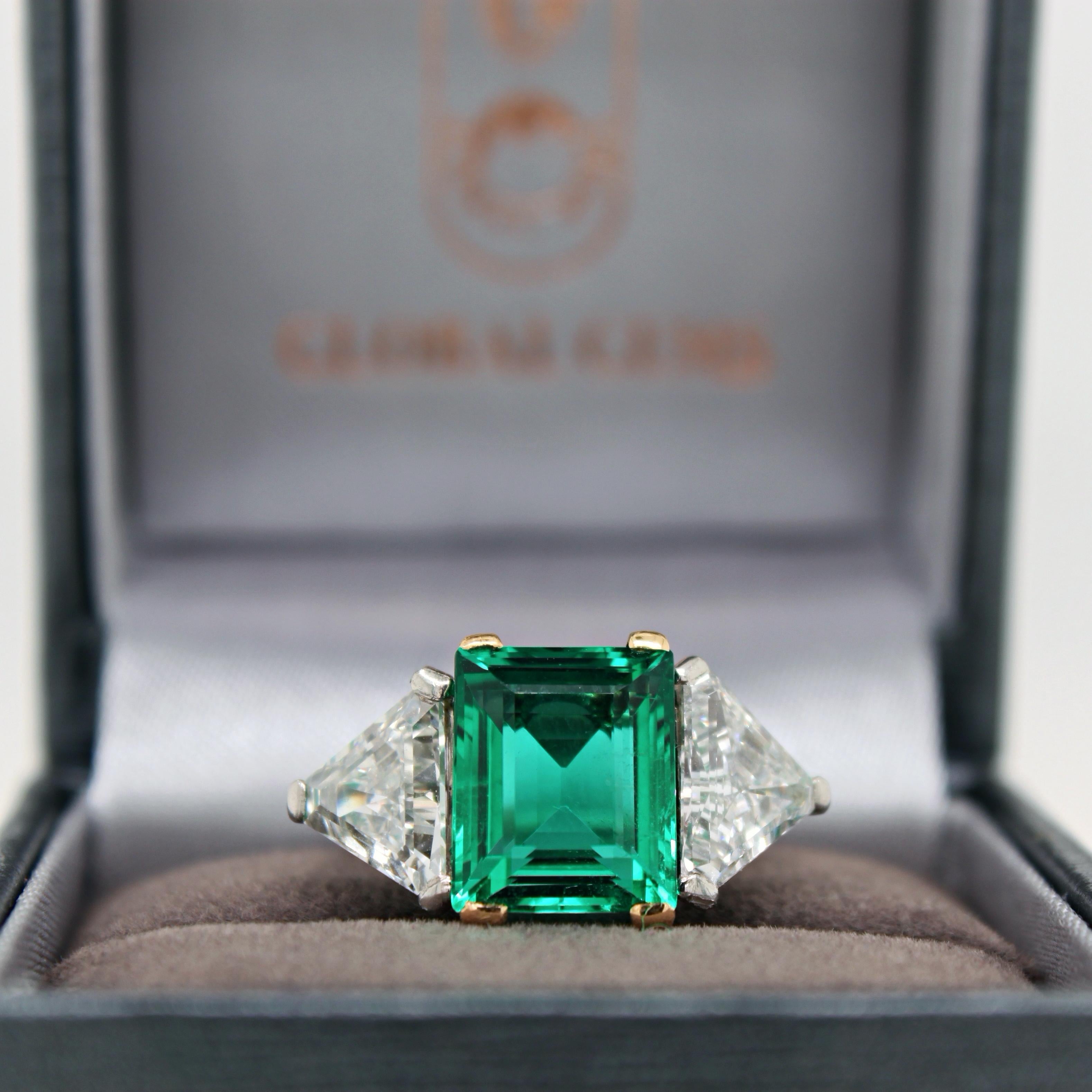A high jewellery Cartier ring with an emerald and two diamond triangle cuts. The emerald is a very fine collector’s gemstone with an SSEF certificate stating that the emerald is no-oil and of Colombian origin. It is extremely rare for an emerald to