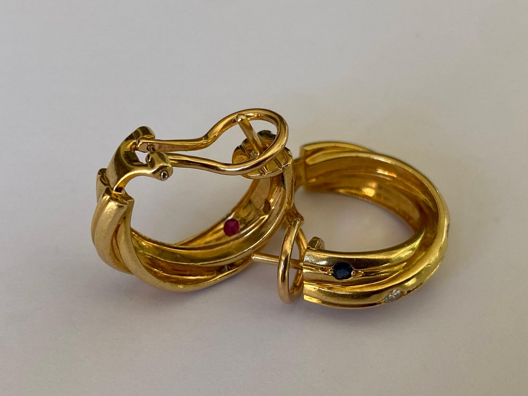 Cartier Constellation Ohrringe aus 18 Karat Gelbgold, Rubin, Saphir und Diamant 2