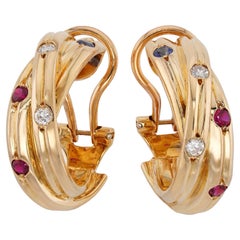 CARTIER Boucles d'oreilles Constellation en or jaune avec diamants, rubis et saphirs
