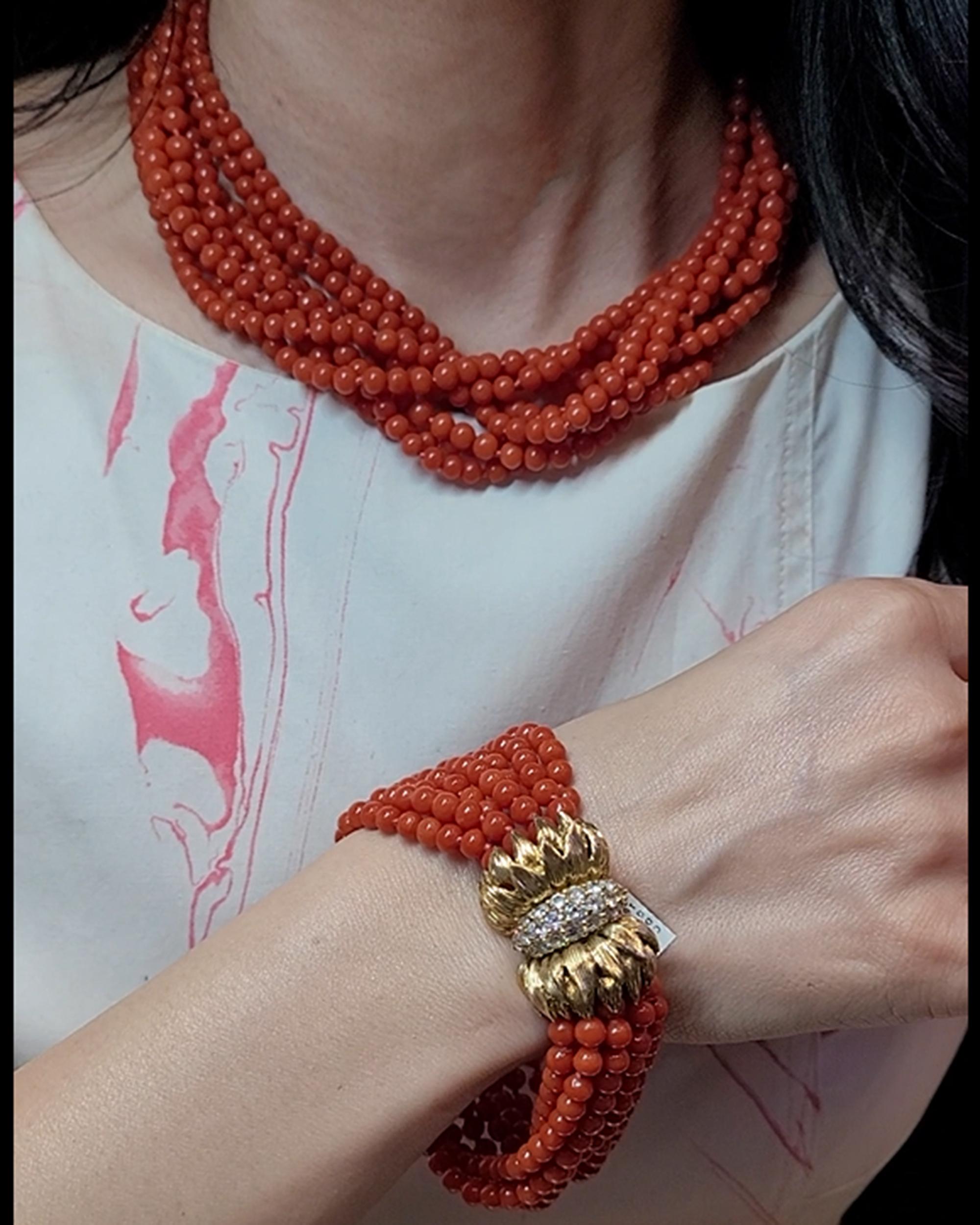 Cartier Set aus Halskette und Armband mit Koralle und Diamanten (Gemischter Schliff) im Angebot