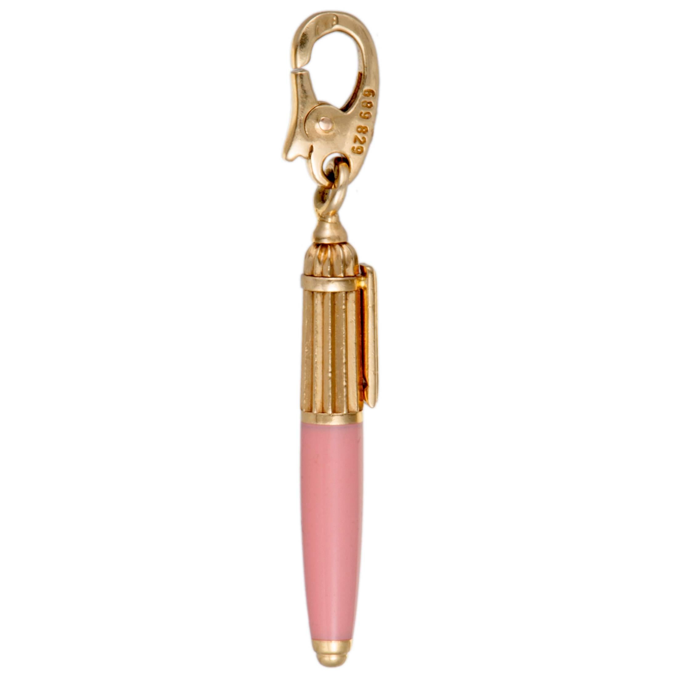 Presented by Cartier in luxurious 18K yellow gold, this exceptional charm offers an incredibly classy appearance. The alluring sheen of gold is beautifully accentuated by a sublime coral accent.
Included Items: Manufacturer's Box