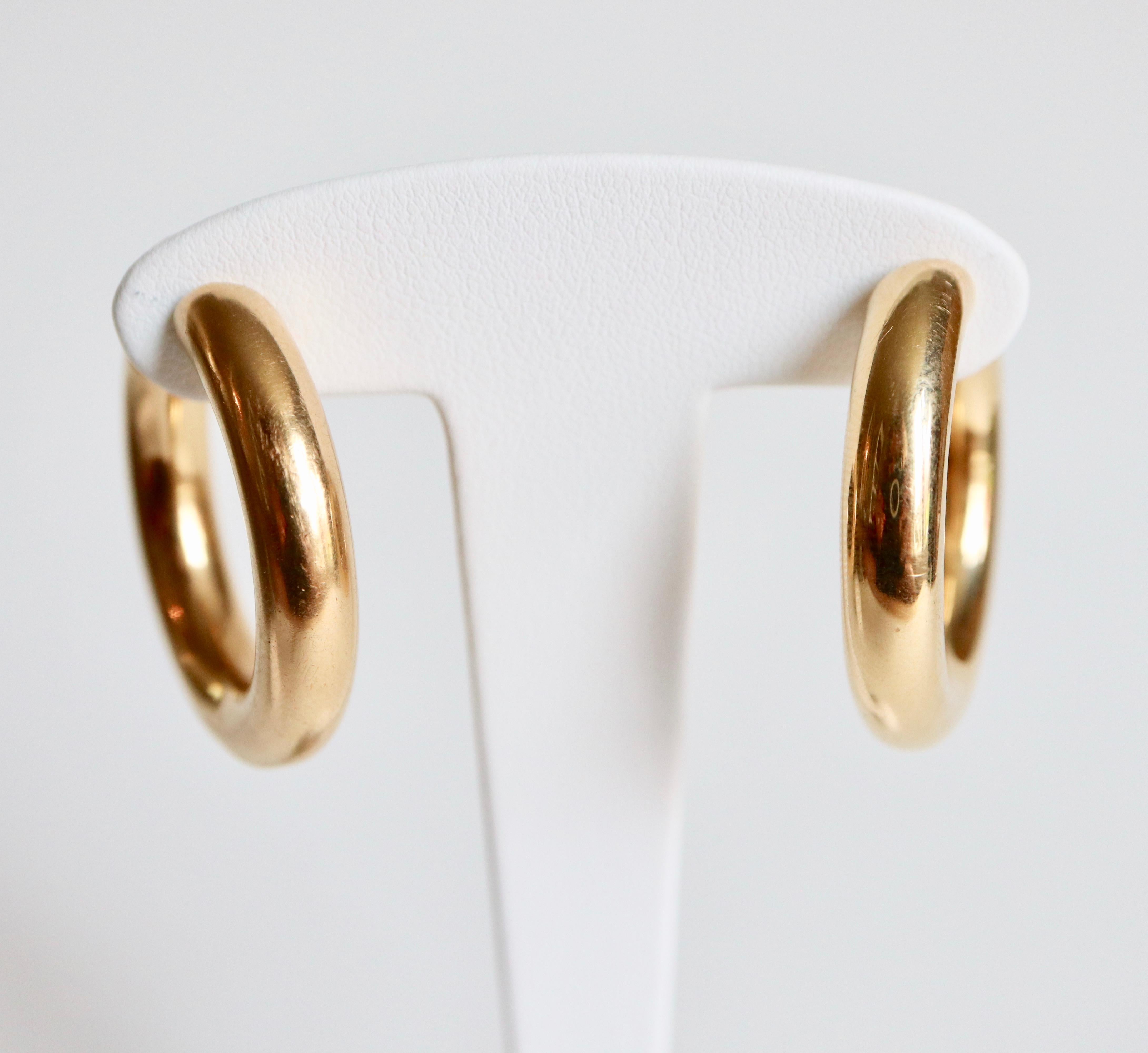 CARTIER Creole clip Earrings in 18k yellow Gold
Signed CARTIER PARIS. Years 2000
Diameter: 3.5 cm outside section Diameter : 6 mm
Gross weight 28.7 g. 
Mechanism with Steel Spring inside