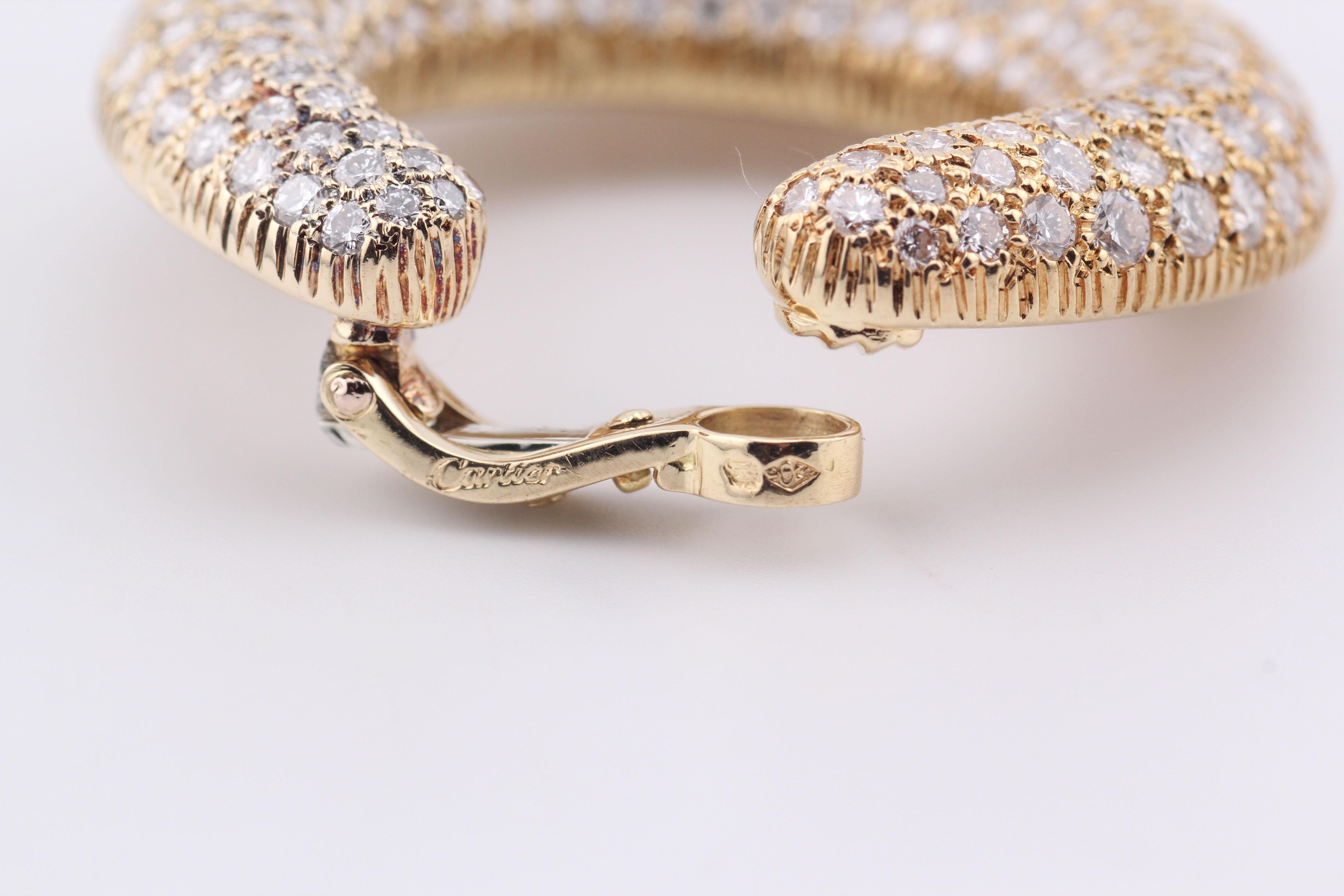 Créoles en or jaune 18k à gros diamants de Cartier en vente 1
