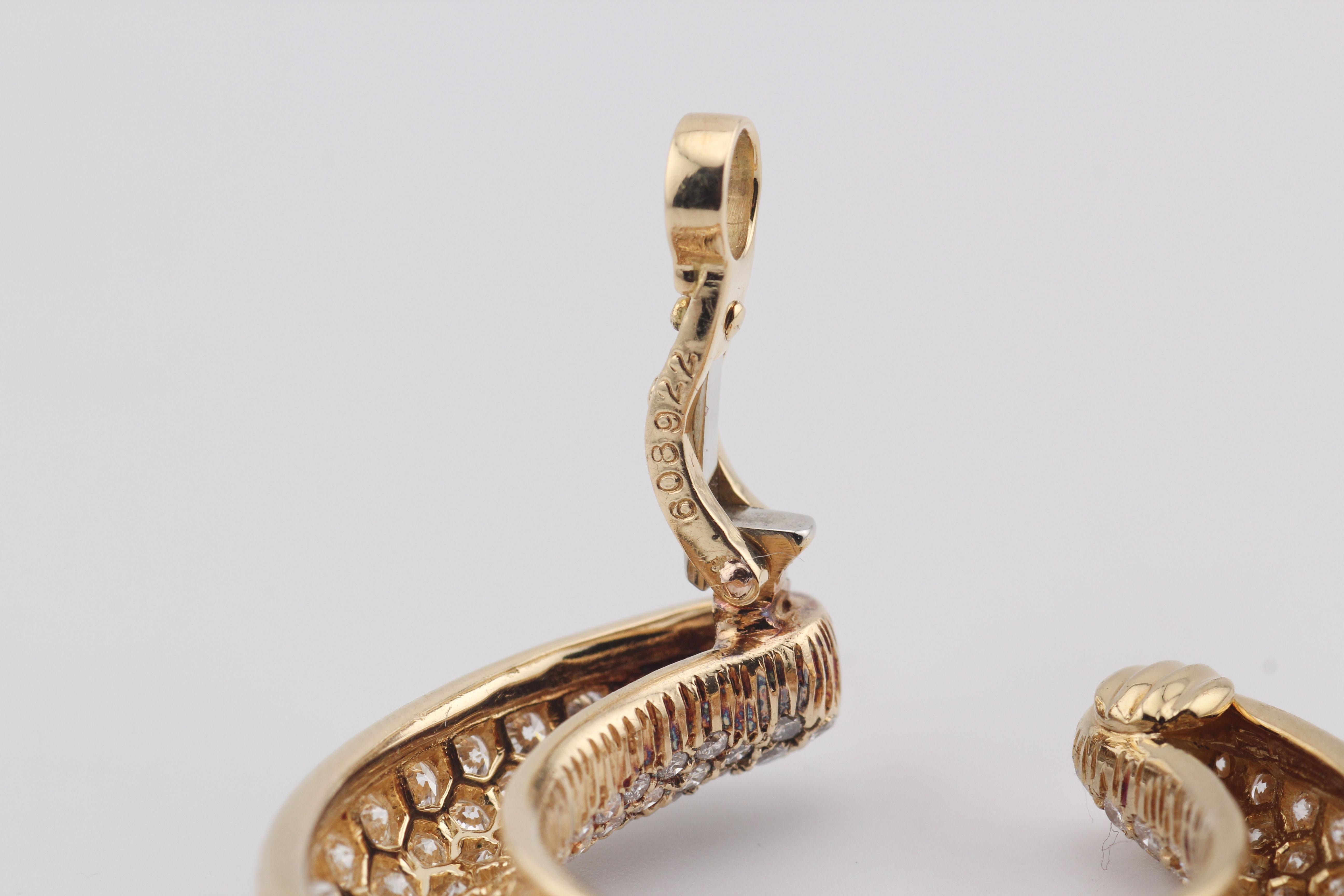 Créoles en or jaune 18k à gros diamants de Cartier en vente 3