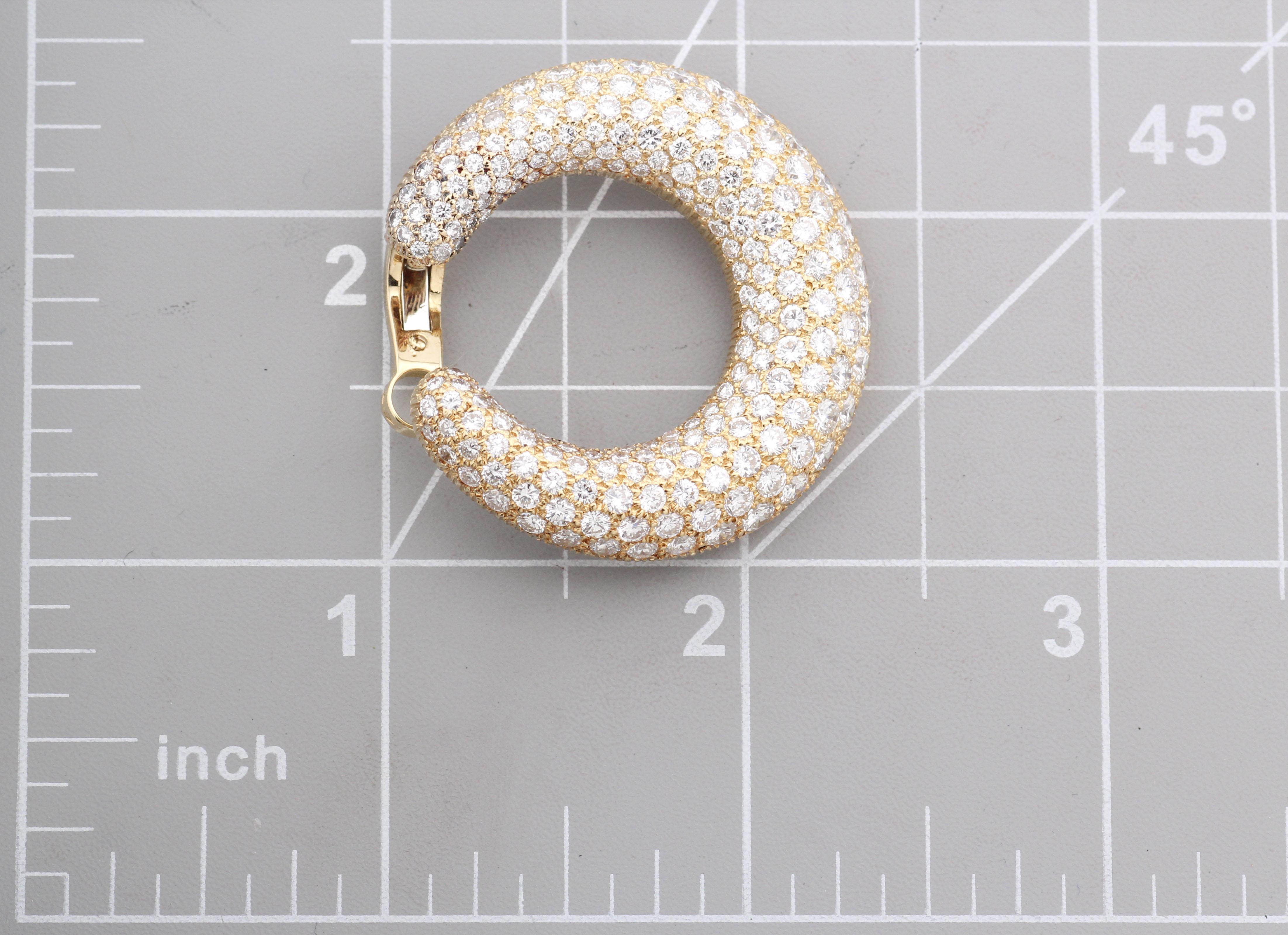 Créoles en or jaune 18k à gros diamants de Cartier en vente 4