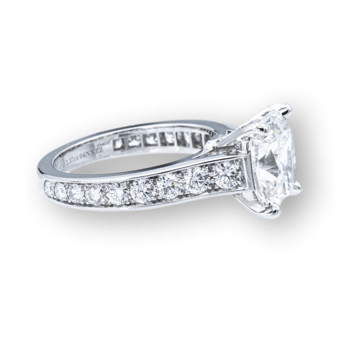 Cartier Verlobungsring aus Platin mit Diamant im Kissenschliff, 2,37 Karat FVS1 (Zeitgenössisch)